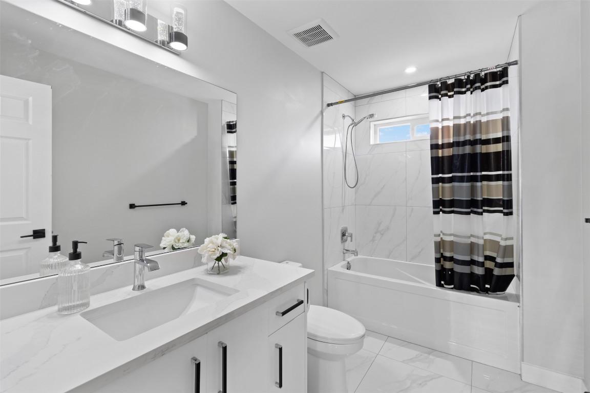 2134 Blackwell Avenue, Merritt, BC - Indoor Photo Showing Bathroom