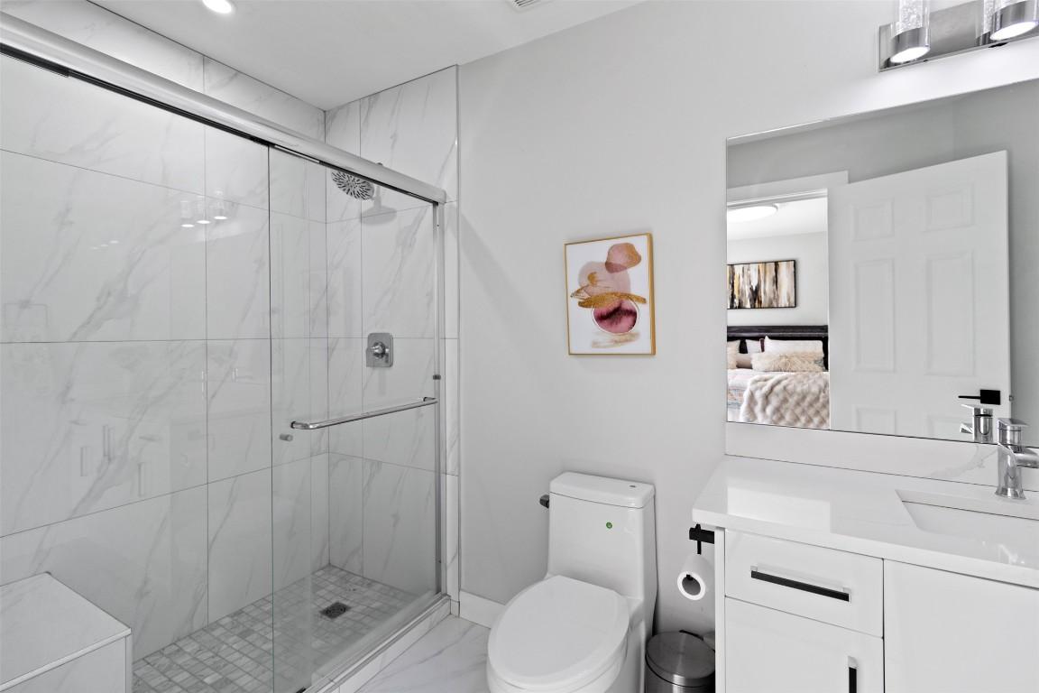 2134 Blackwell Avenue, Merritt, BC - Indoor Photo Showing Bathroom