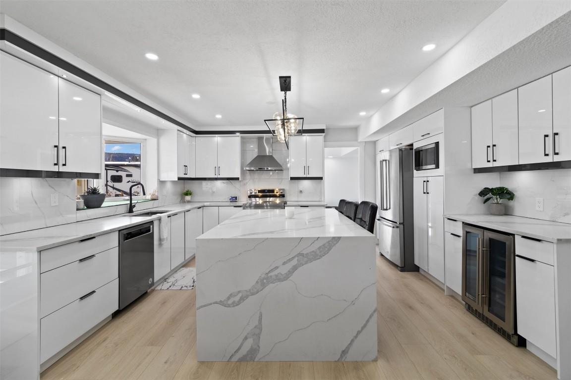 2134 Blackwell Avenue, Merritt, BC - Indoor Photo Showing Kitchen With Upgraded Kitchen