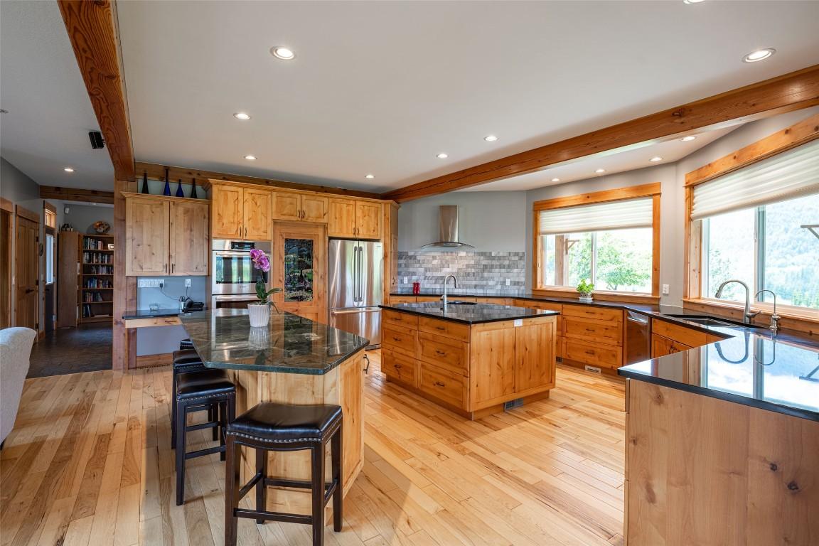 705 Creighton Valley Road, Lumby, BC - Indoor Photo Showing Kitchen