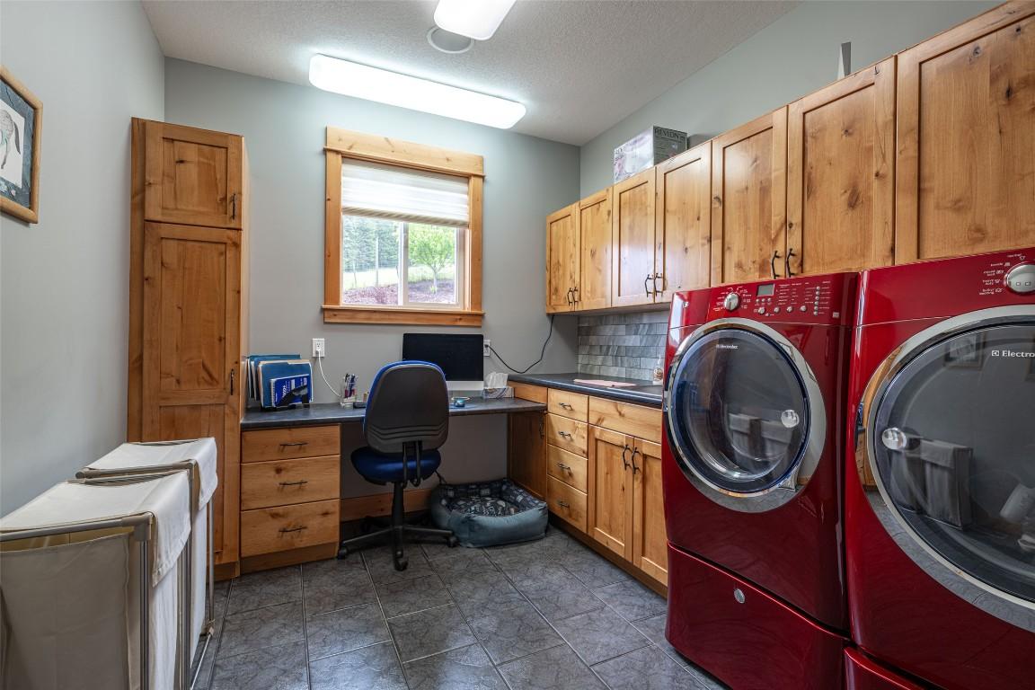 705 Creighton Valley Road, Lumby, BC - Indoor Photo Showing Laundry Room