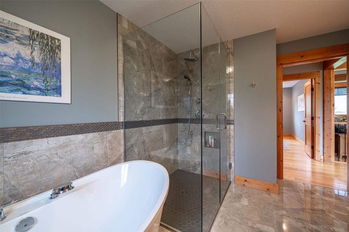 705 Creighton Valley Road, Lumby, BC - Indoor Photo Showing Bathroom