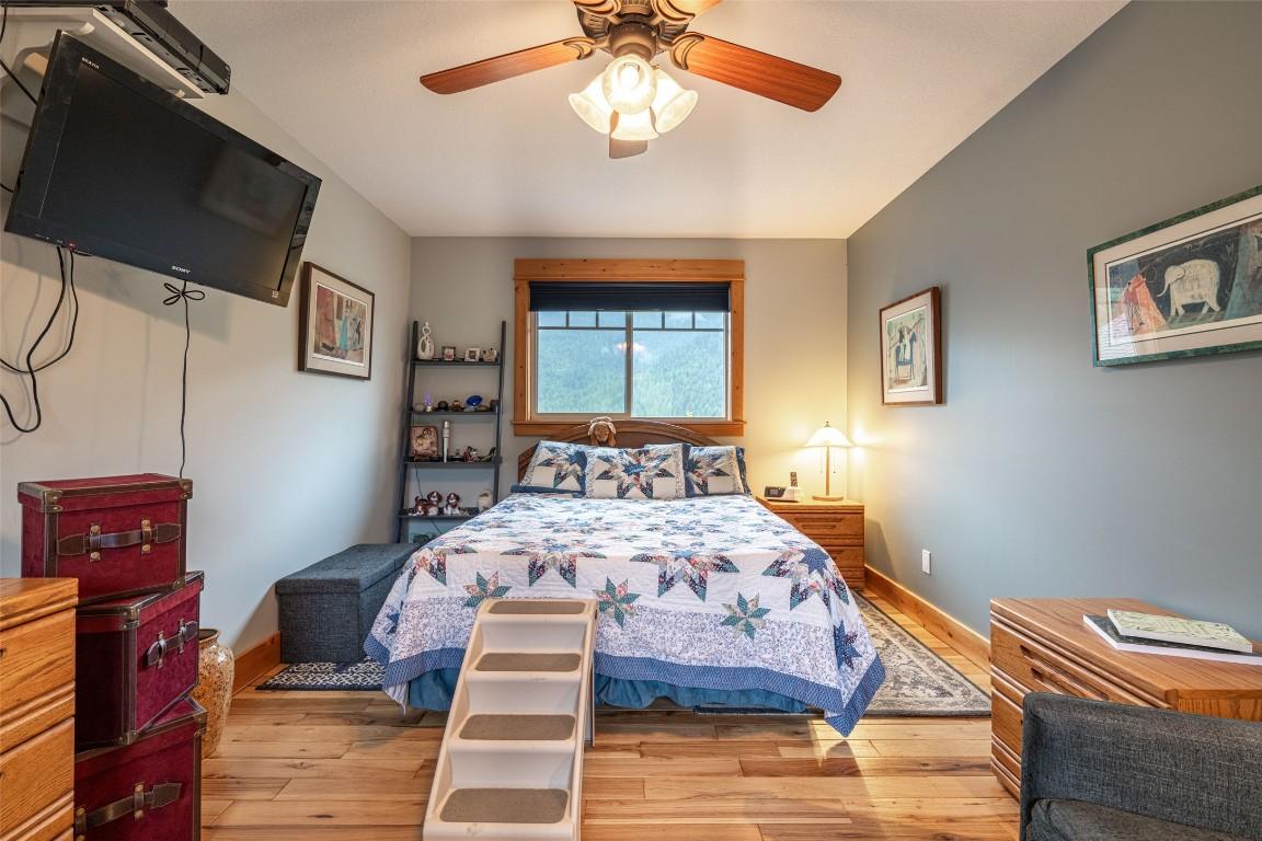 705 Creighton Valley Road, Lumby, BC - Indoor Photo Showing Bedroom