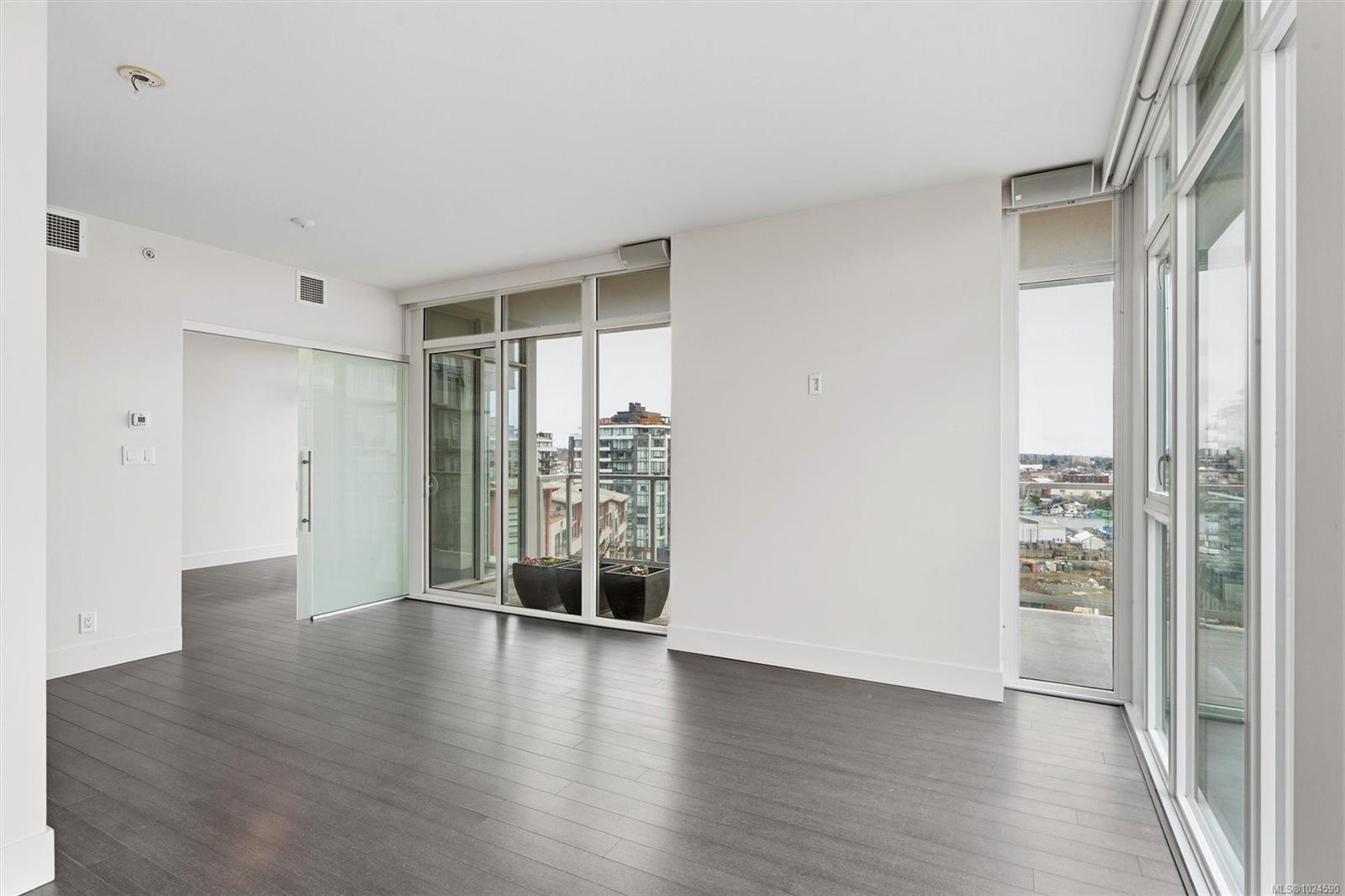 809-83 Saghalie Rd, Victoria, BC - Indoor