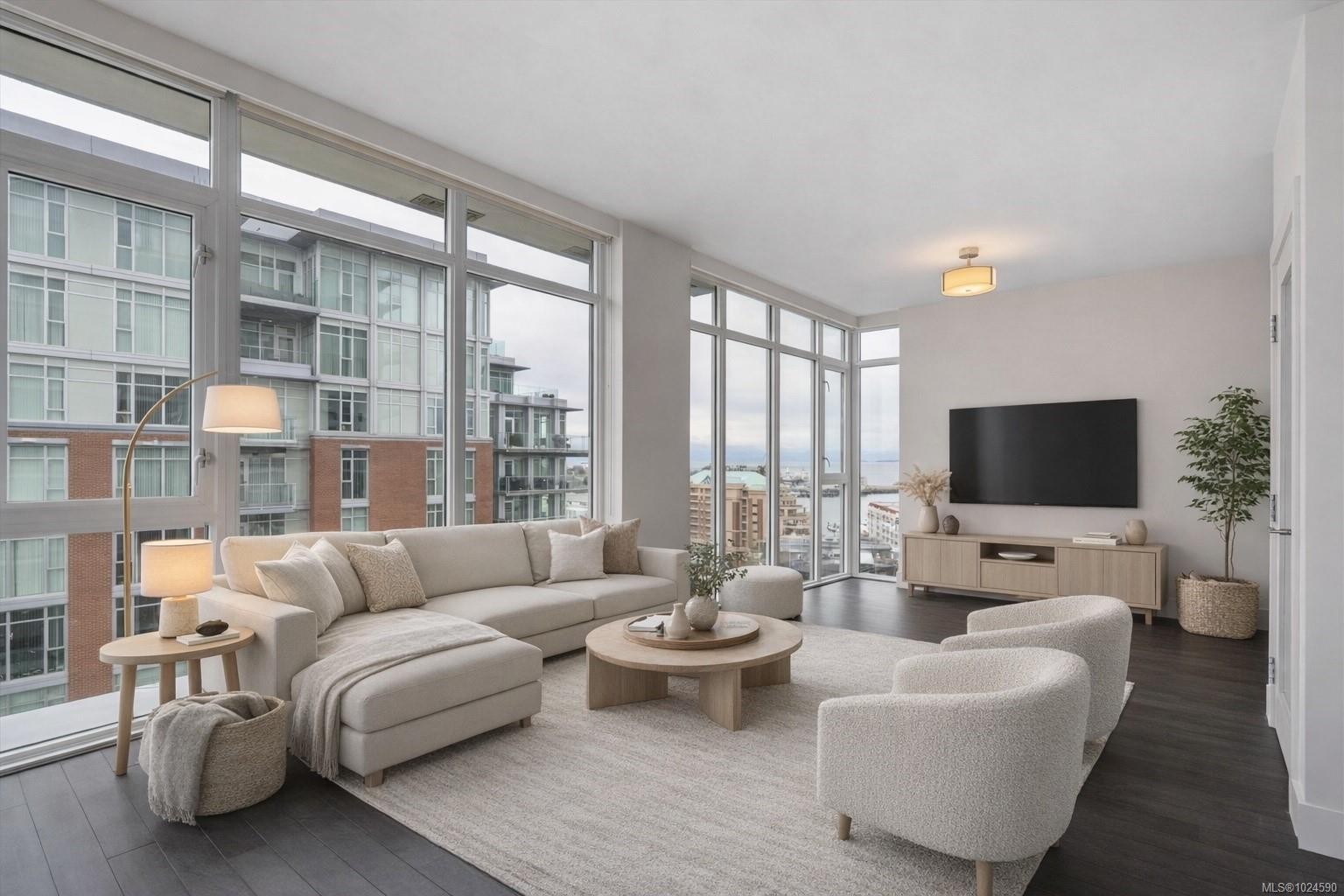 809-83 Saghalie Rd, Victoria, BC - Indoor Photo Showing Living Room