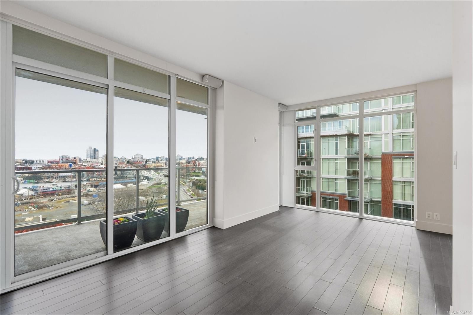 809-83 Saghalie Rd, Victoria, BC - Indoor