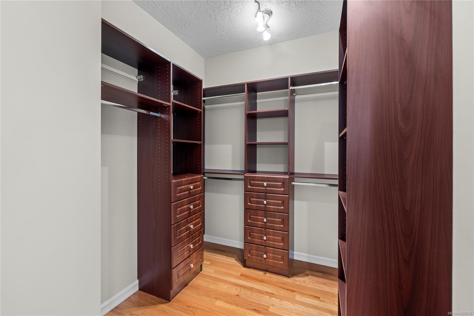 10077 Island View Close, Chemainus, BC