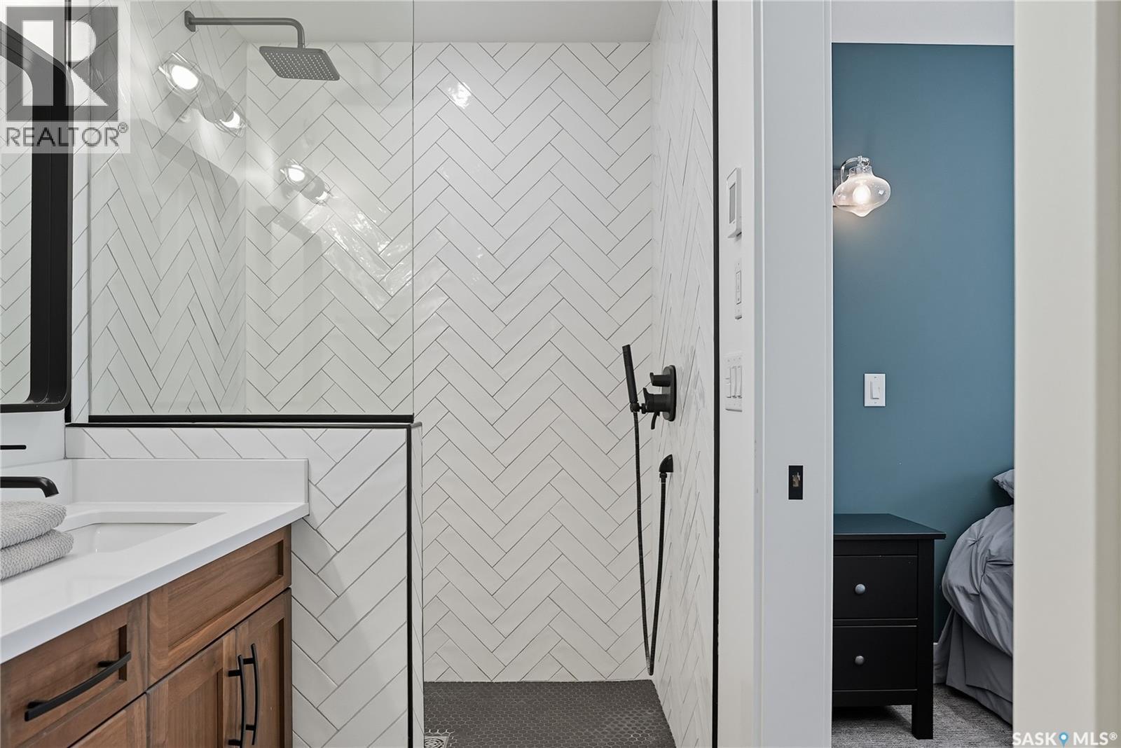 1172A Spadina Crescent E, Saskatoon, SK - Indoor Photo Showing Bathroom