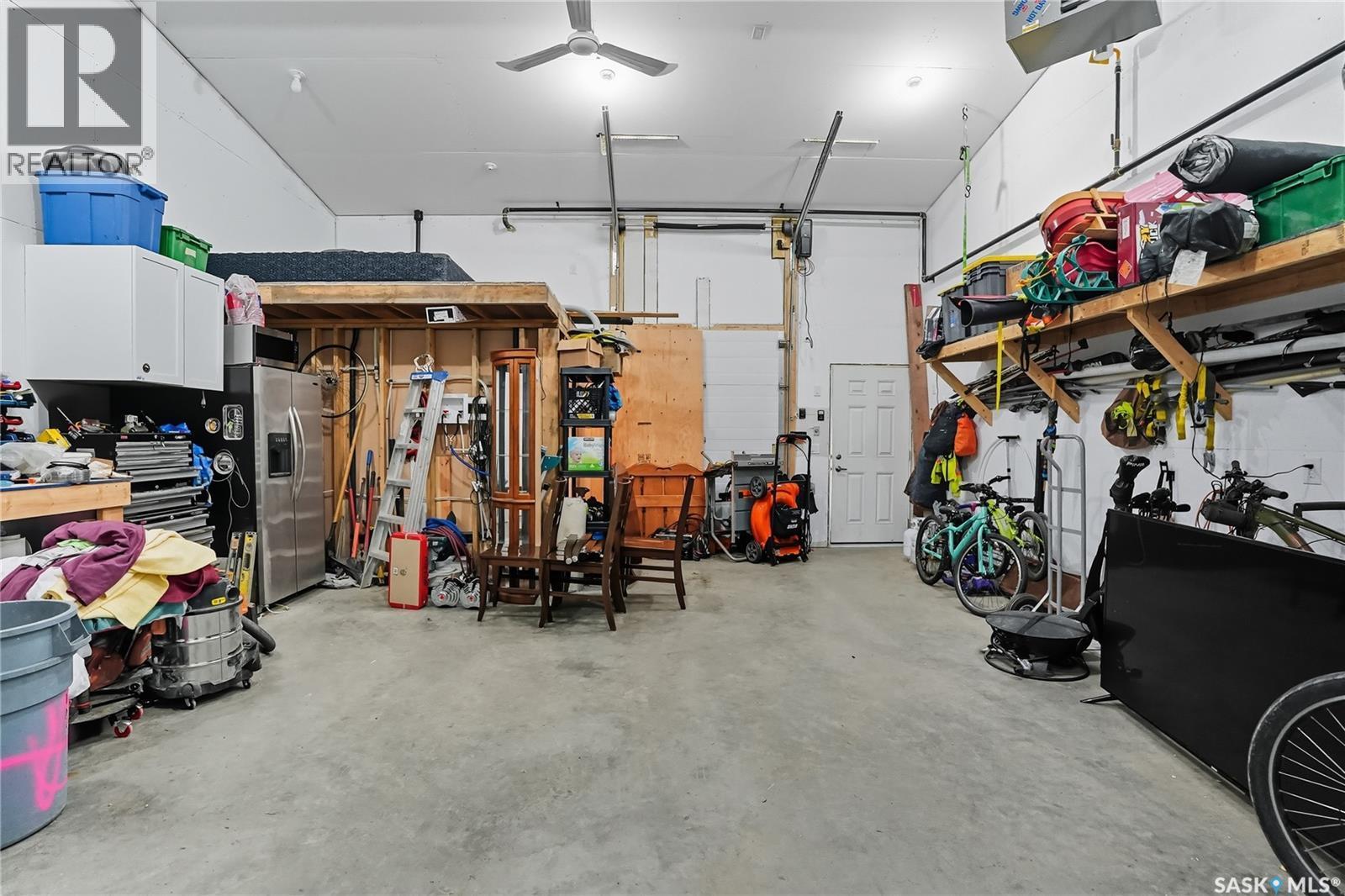 1172A Spadina Crescent E, Saskatoon, SK - Indoor Photo Showing Garage