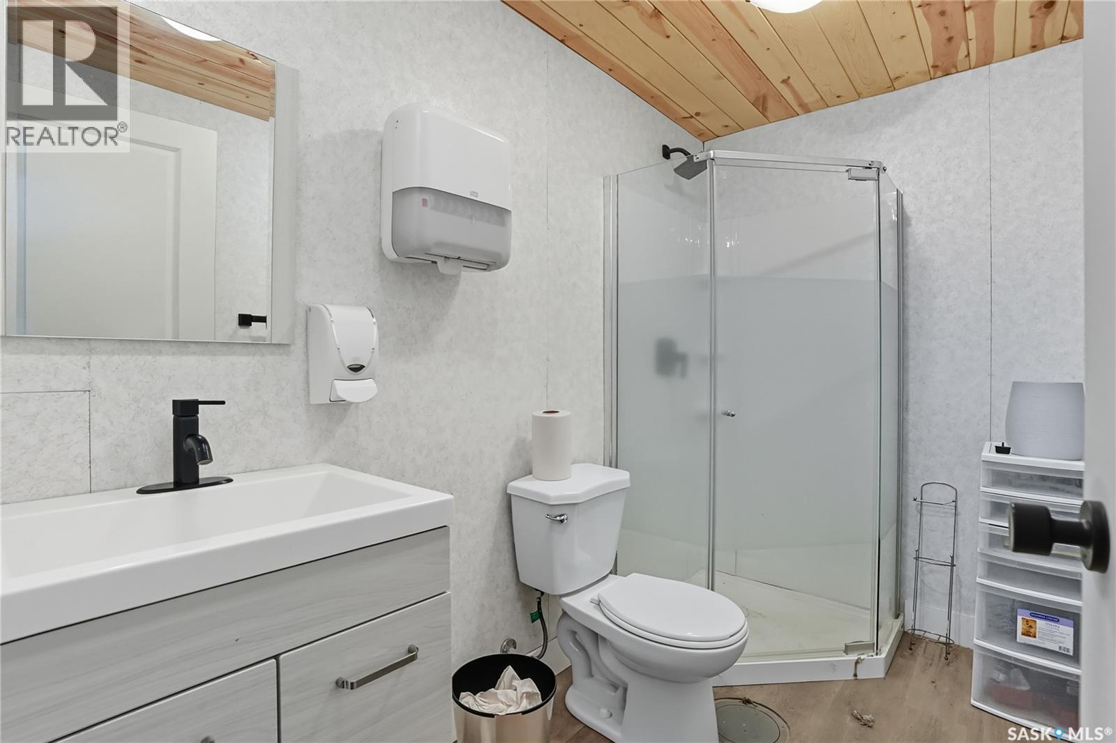 1172A Spadina Crescent E, Saskatoon, SK - Indoor Photo Showing Bathroom