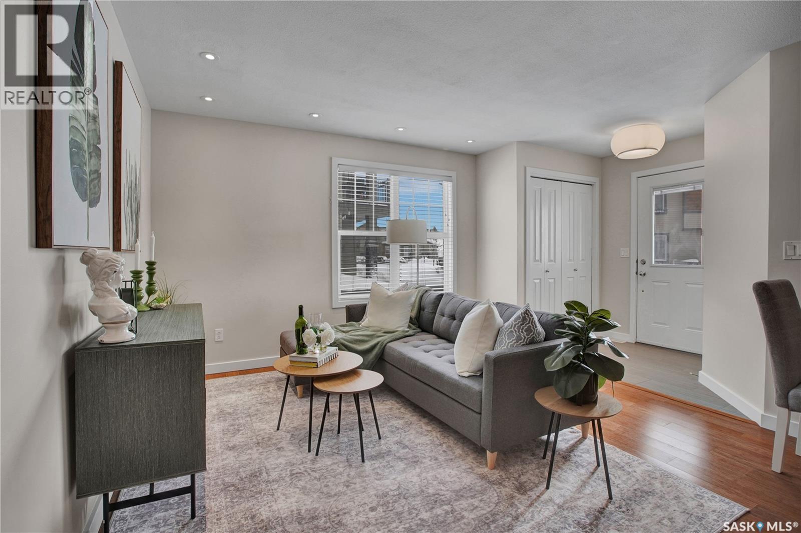 611 1015 Patrick Crescent, Saskatoon, SK - Indoor Photo Showing Living Room