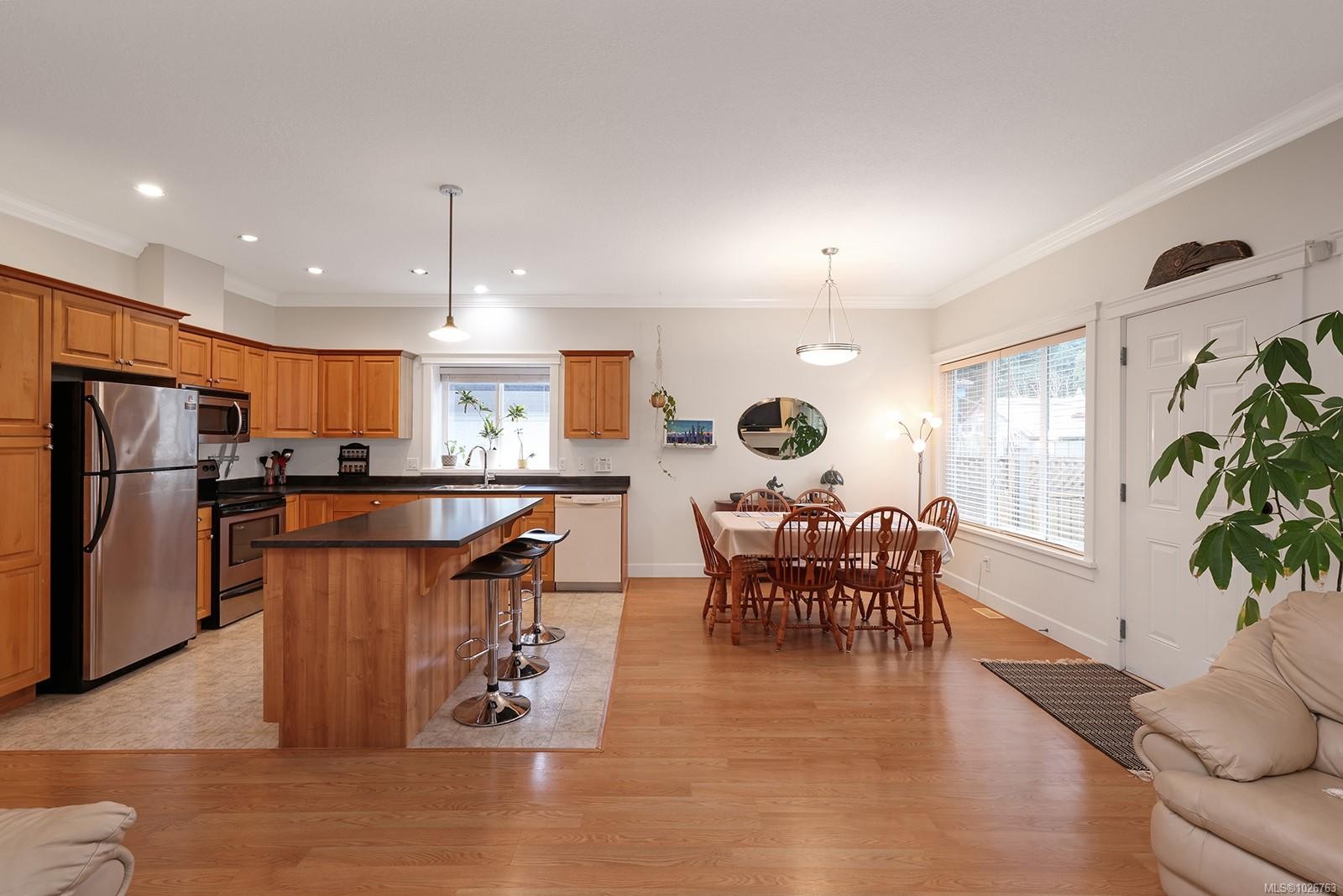 3311 Eighth St, Cumberland, BC