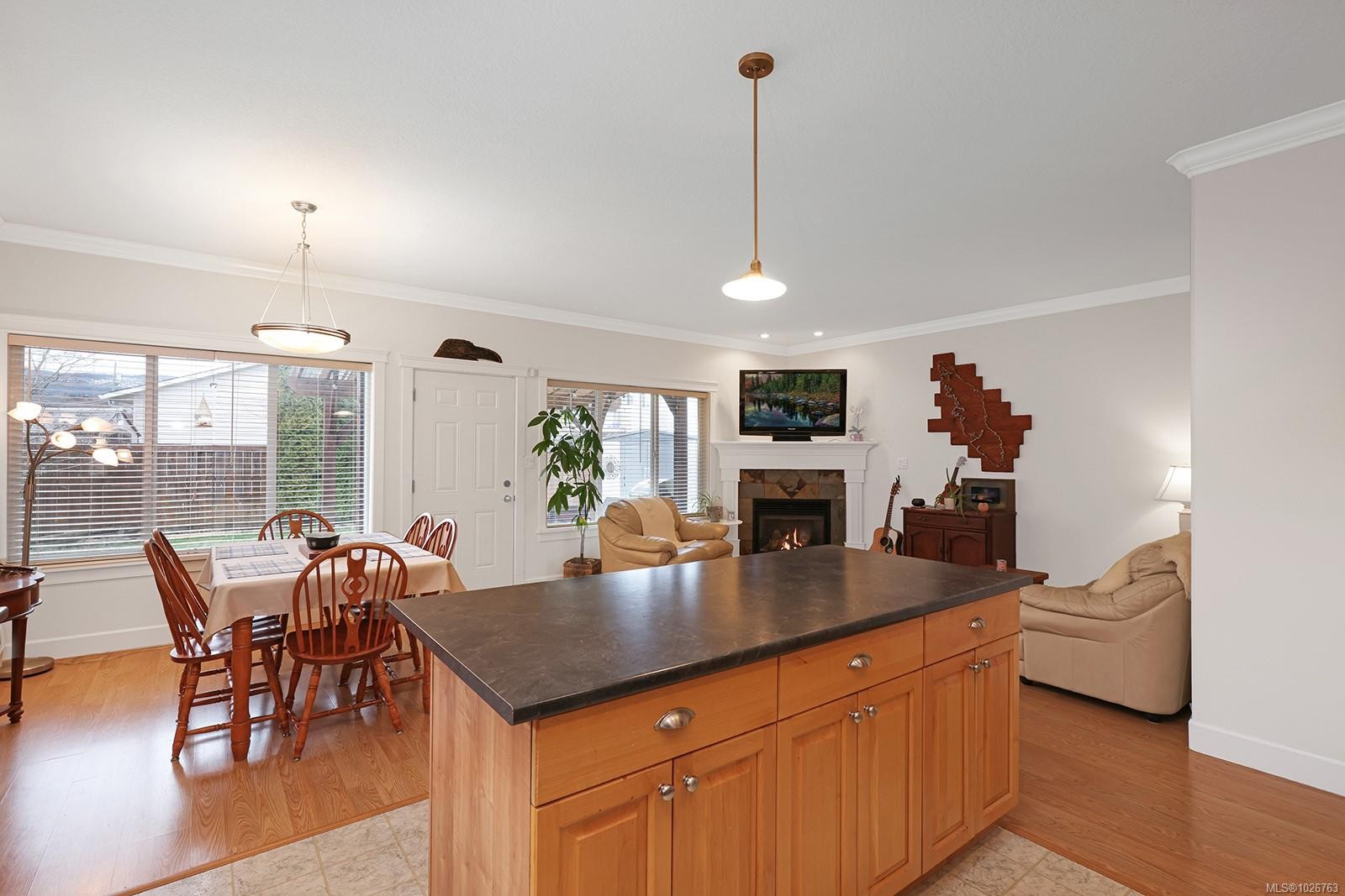 3311 Eighth St, Cumberland, BC