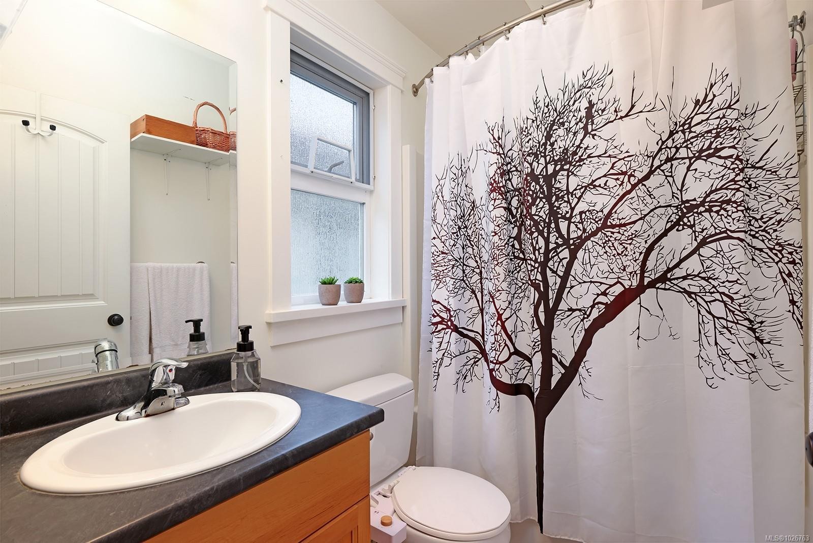 3311 Eighth St, Cumberland, BC