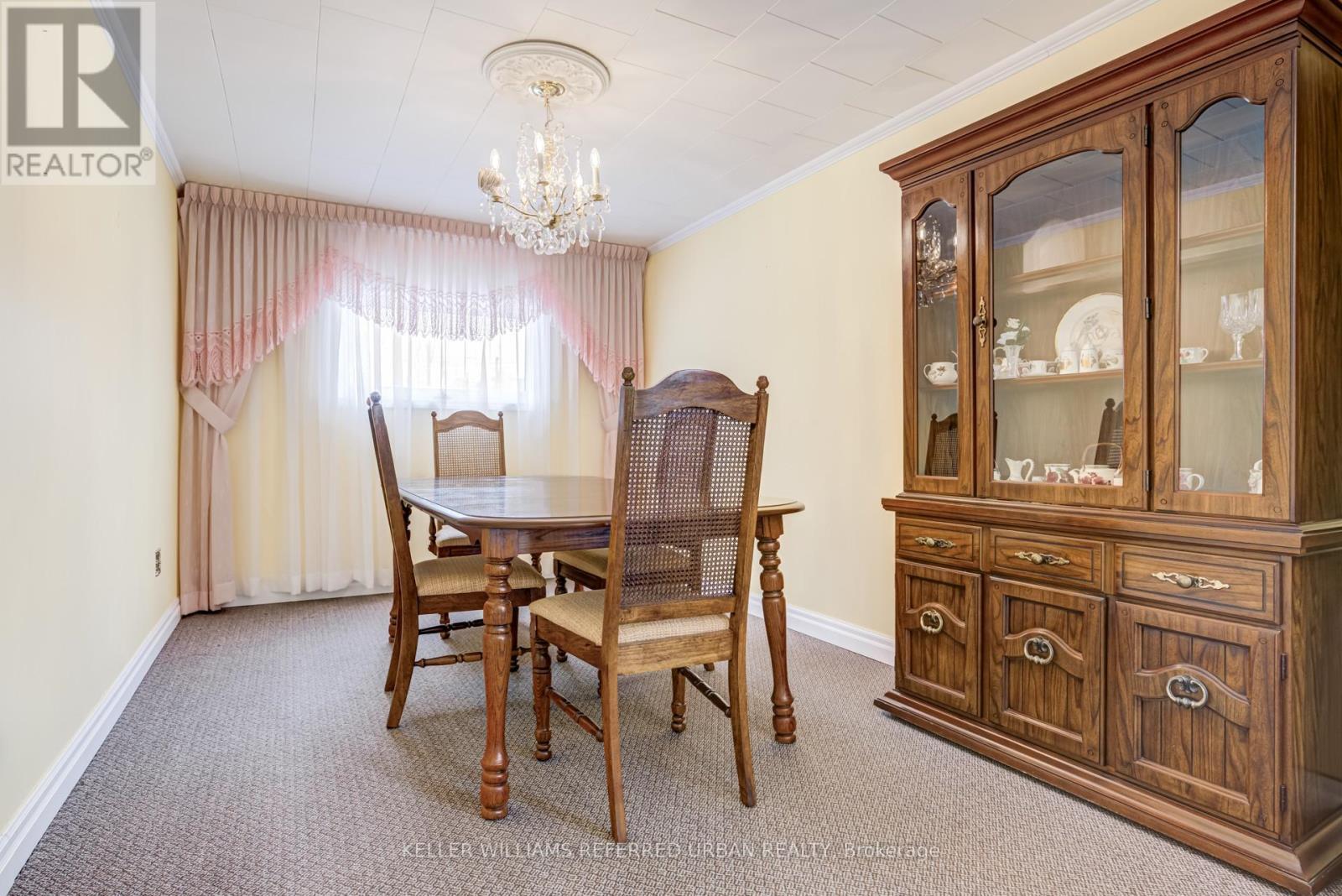 1300 Meredith Avenue, Mississauga, ON - Indoor Photo Showing Dining Room