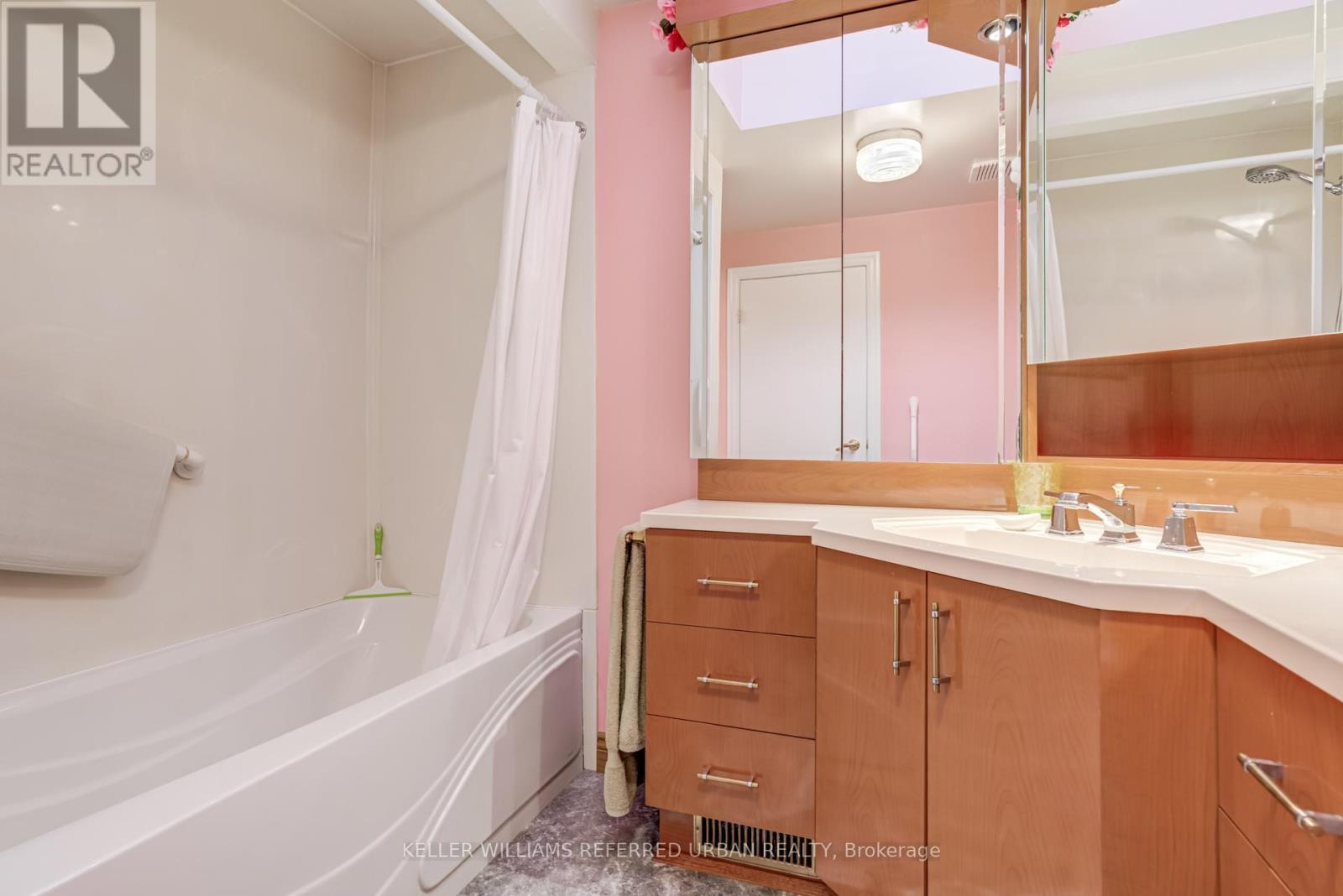 1300 Meredith Avenue, Mississauga, ON - Indoor Photo Showing Bathroom