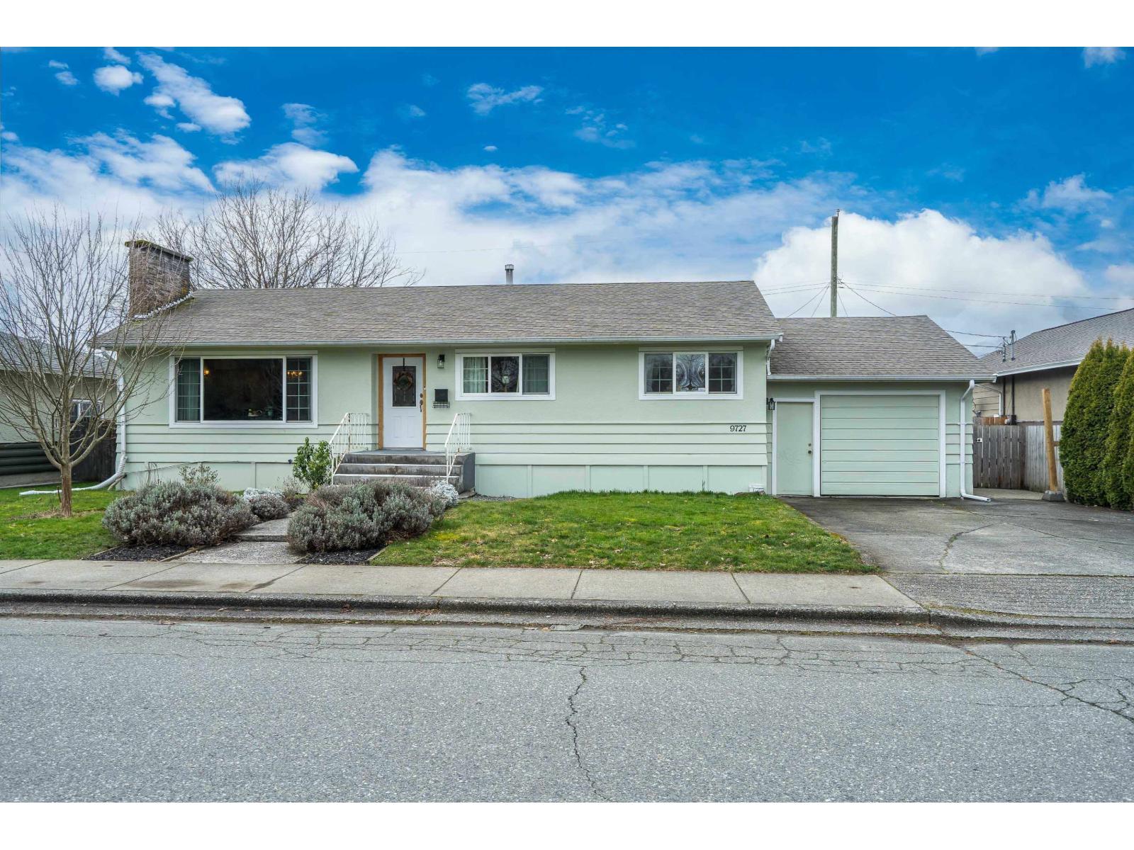 9727 Hazel Street|Chilliwack Proper East, Chilliwack, BC - Outdoor With Facade