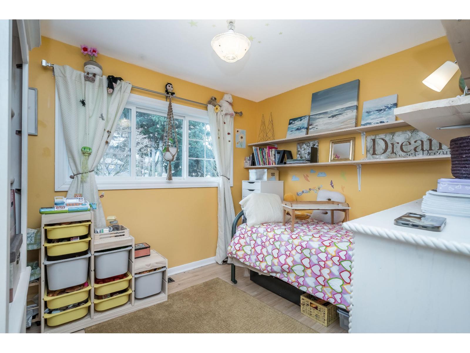 9727 Hazel Street|Chilliwack Proper East, Chilliwack, BC - Indoor Photo Showing Bedroom