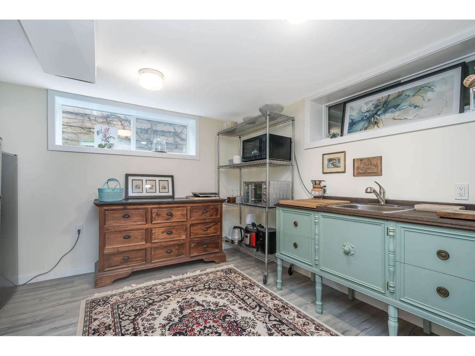 9727 Hazel Street|Chilliwack Proper East, Chilliwack, BC - Indoor Photo Showing Kitchen