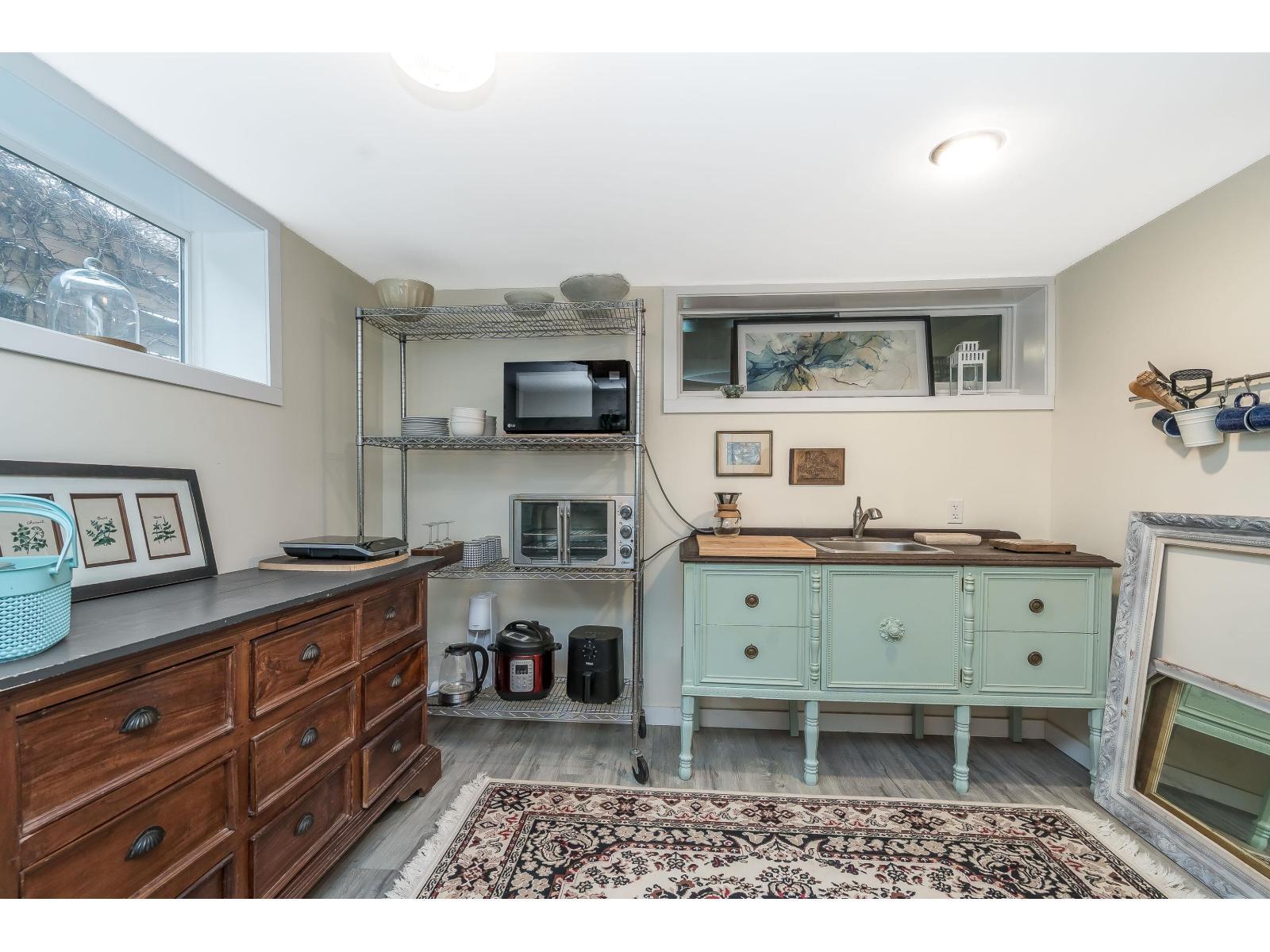 9727 Hazel Street|Chilliwack Proper East, Chilliwack, BC - Indoor Photo Showing Other Room