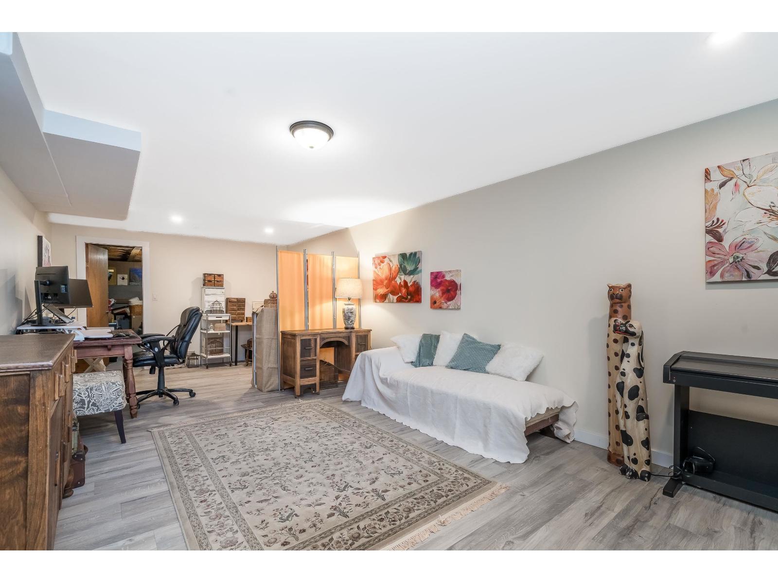 9727 Hazel Street|Chilliwack Proper East, Chilliwack, BC - Indoor Photo Showing Bedroom
