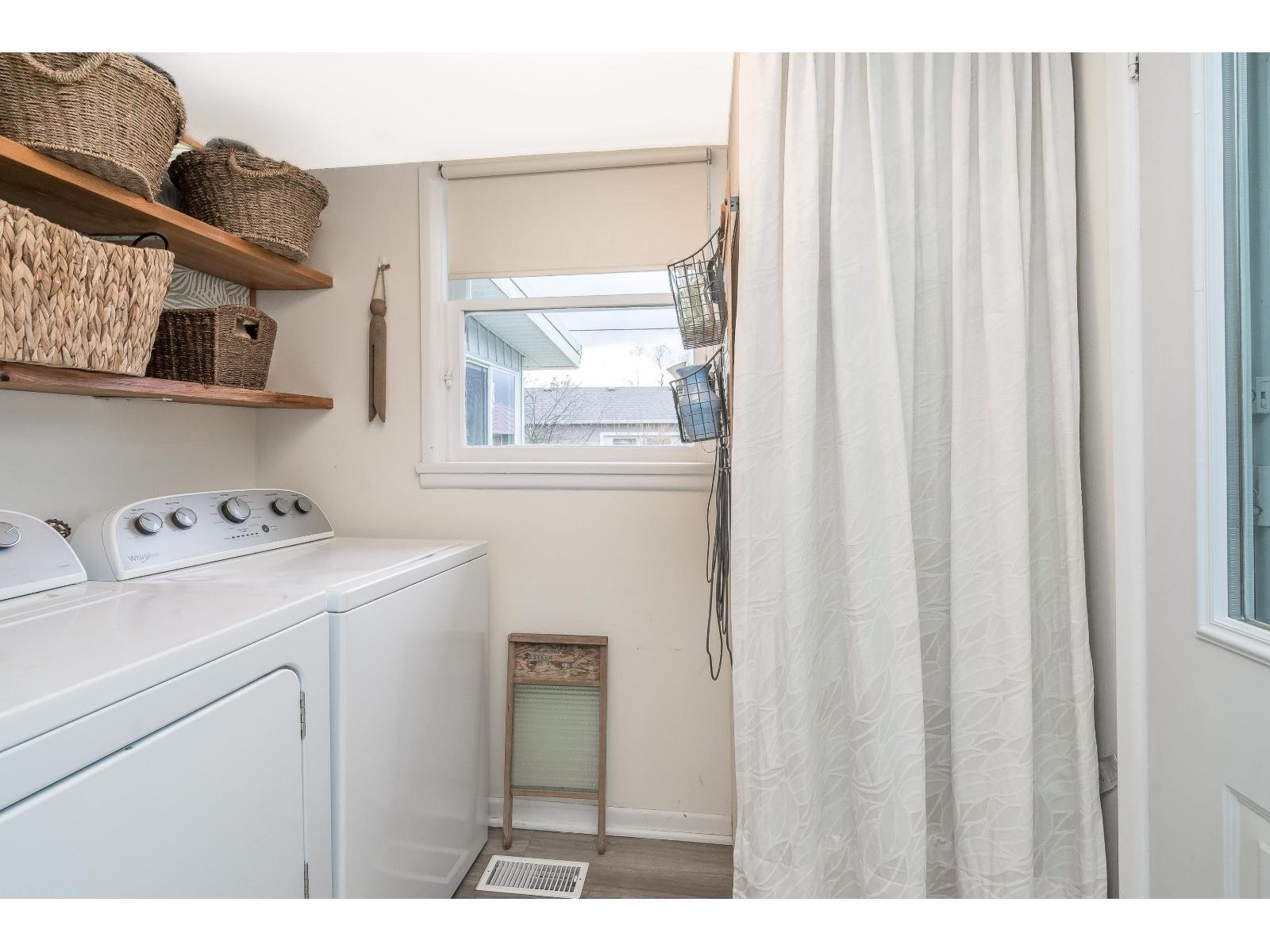 9727 Hazel Street|Chilliwack Proper East, Chilliwack, BC - Indoor Photo Showing Laundry Room