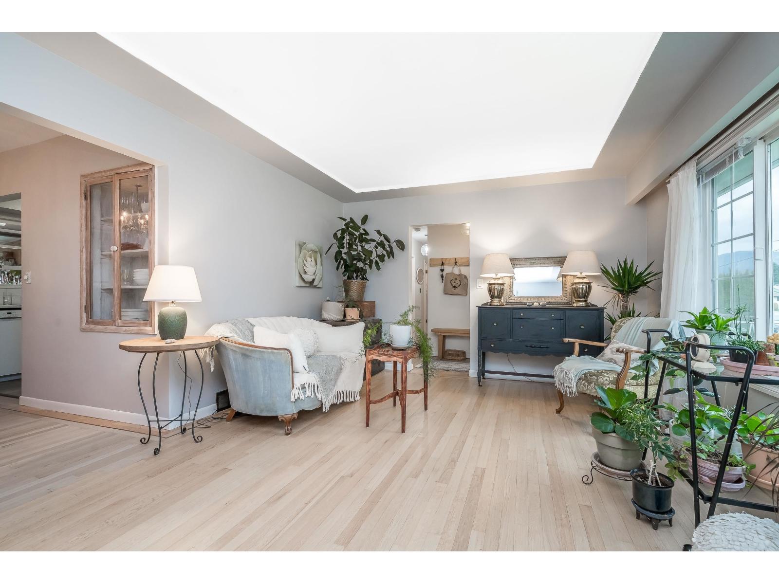 9727 Hazel Street|Chilliwack Proper East, Chilliwack, BC - Indoor