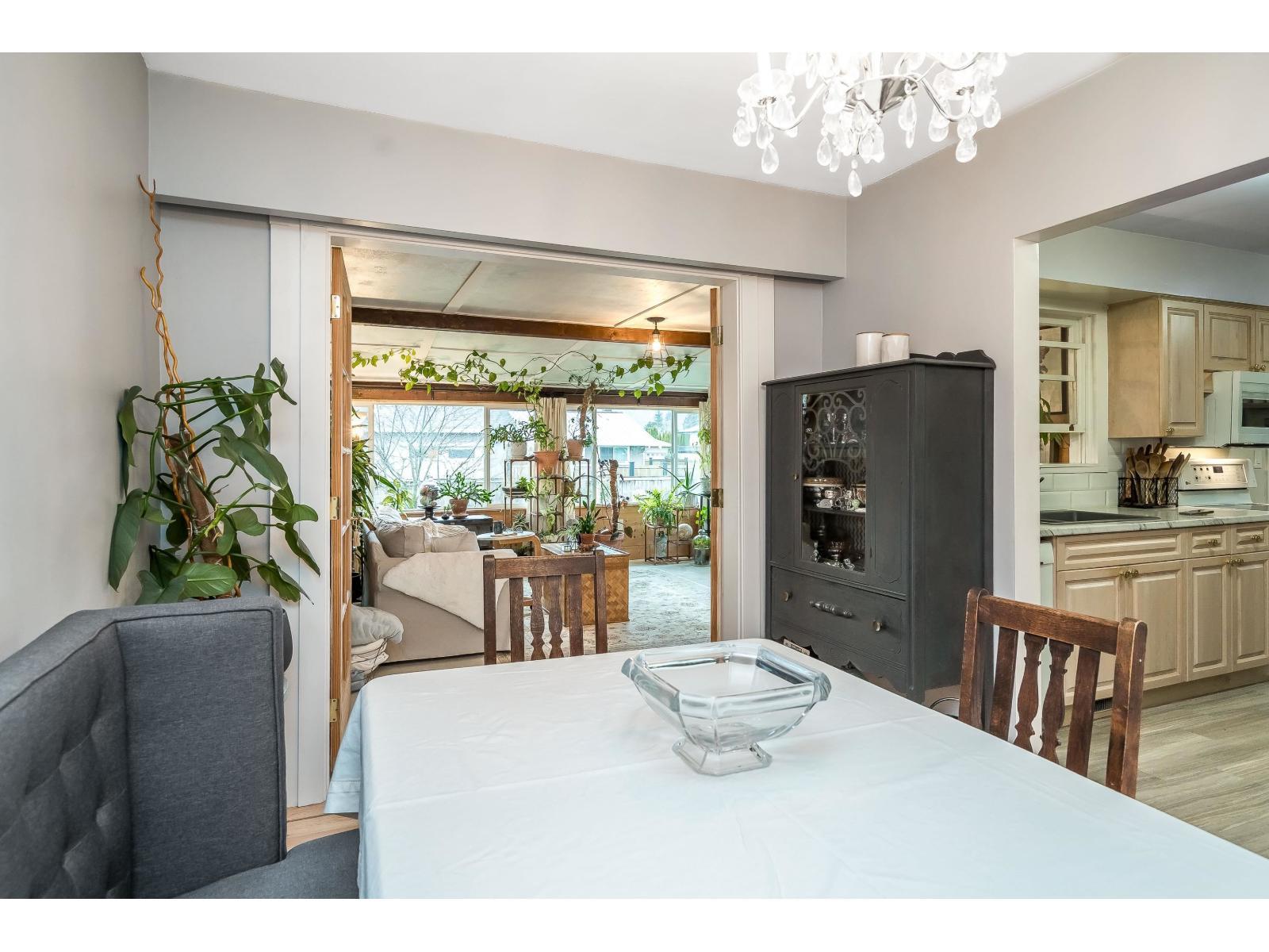 9727 Hazel Street|Chilliwack Proper East, Chilliwack, BC - Indoor Photo Showing Dining Room