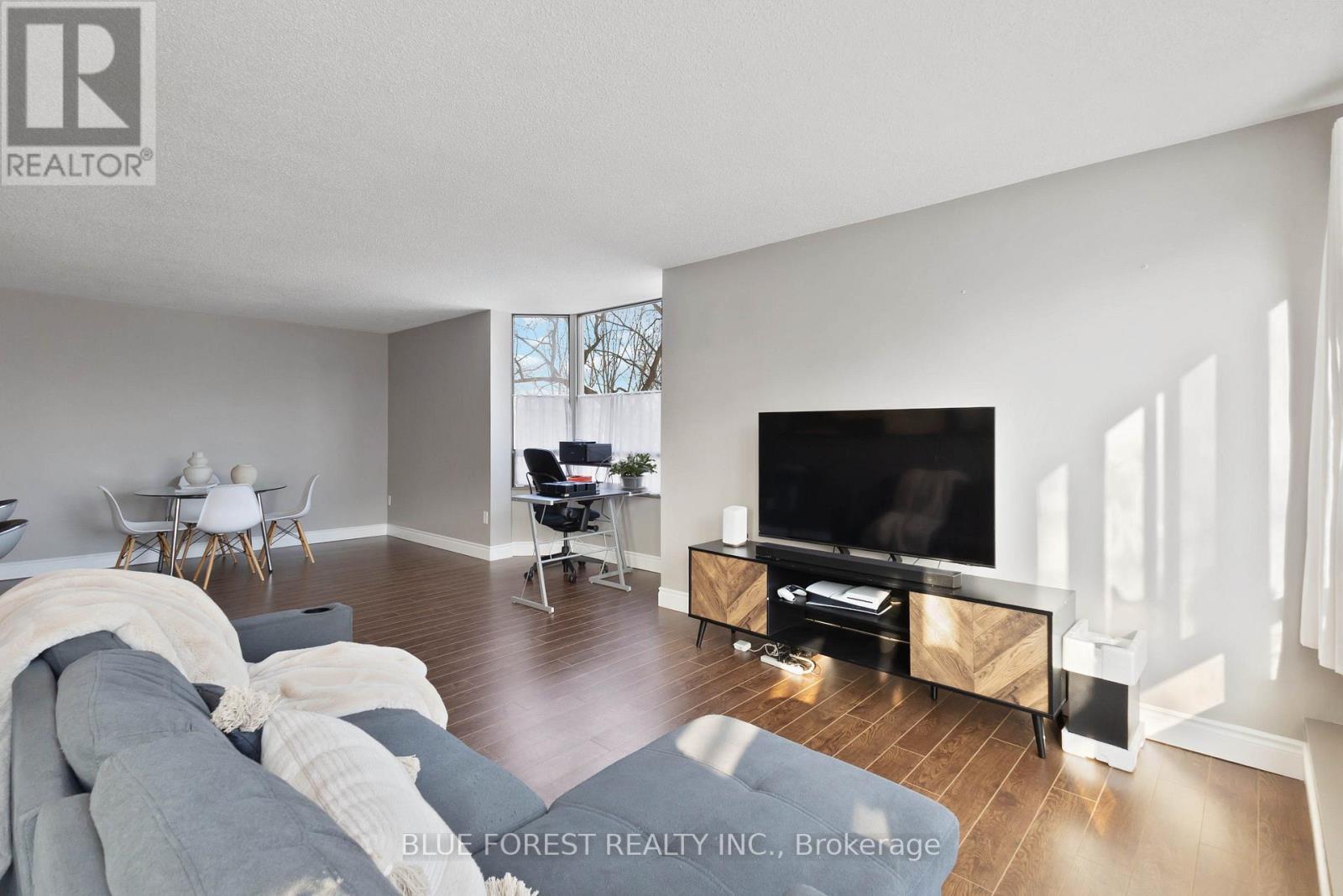 510 - 570 Proudfoot Lane, London North (North N), ON - Indoor Photo Showing Living Room