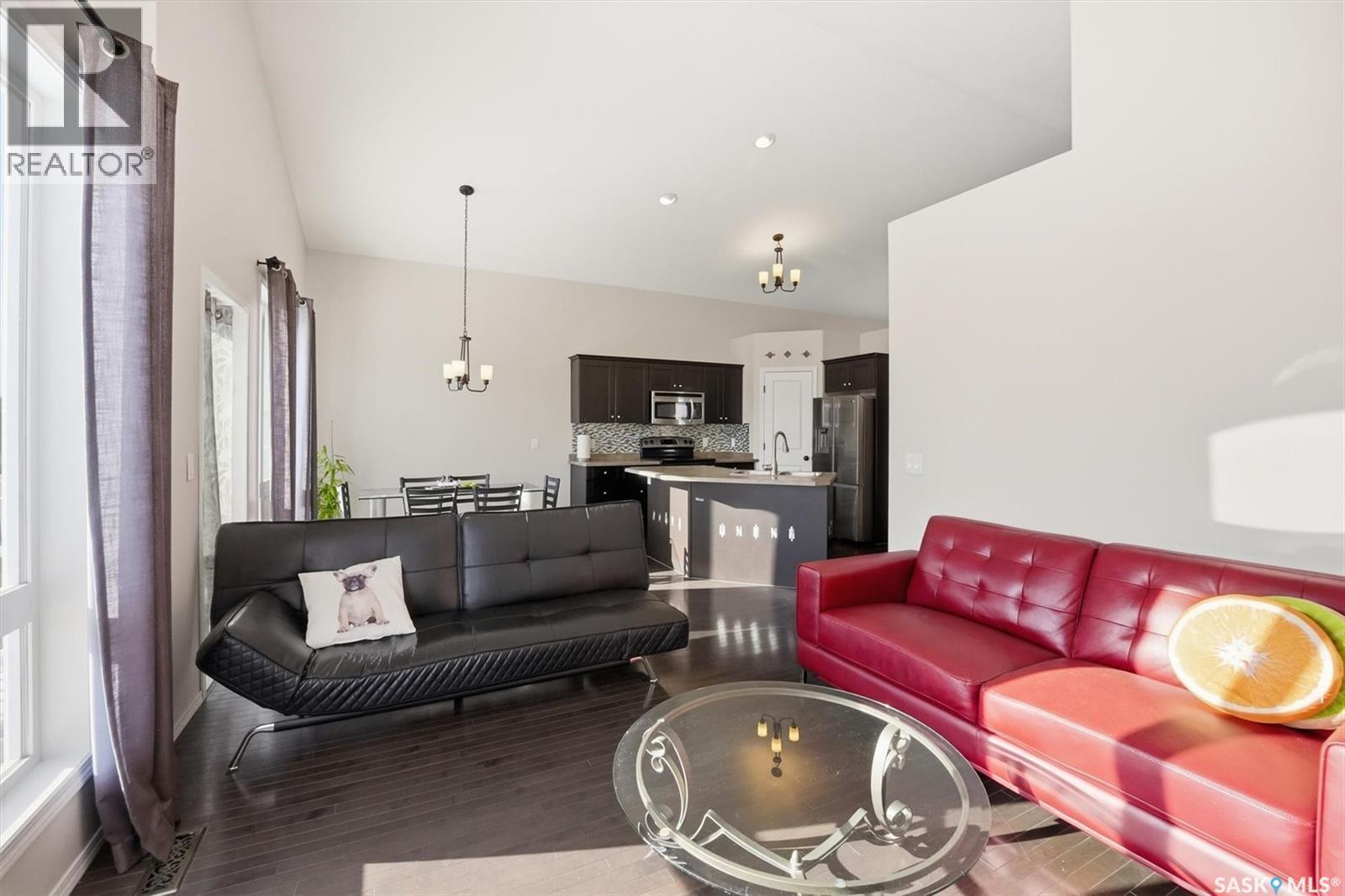 1018 Rempel Way, Saskatoon, SK - Indoor Photo Showing Living Room