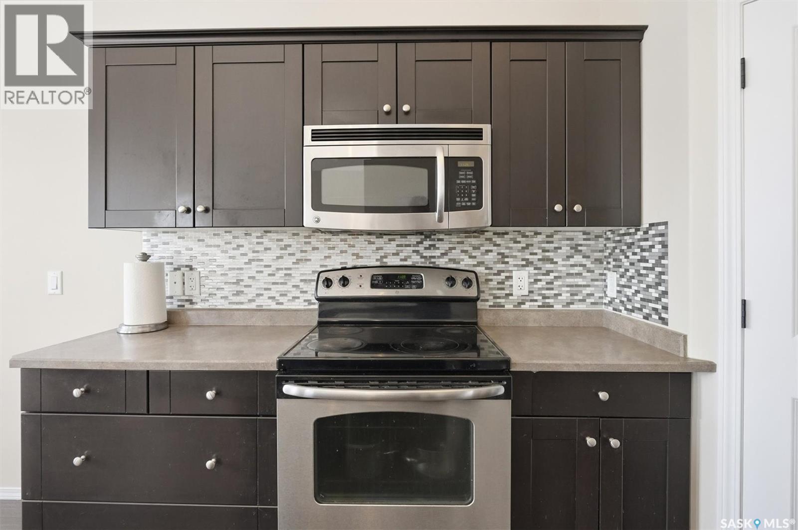 1018 Rempel Way, Saskatoon, SK - Indoor Photo Showing Kitchen