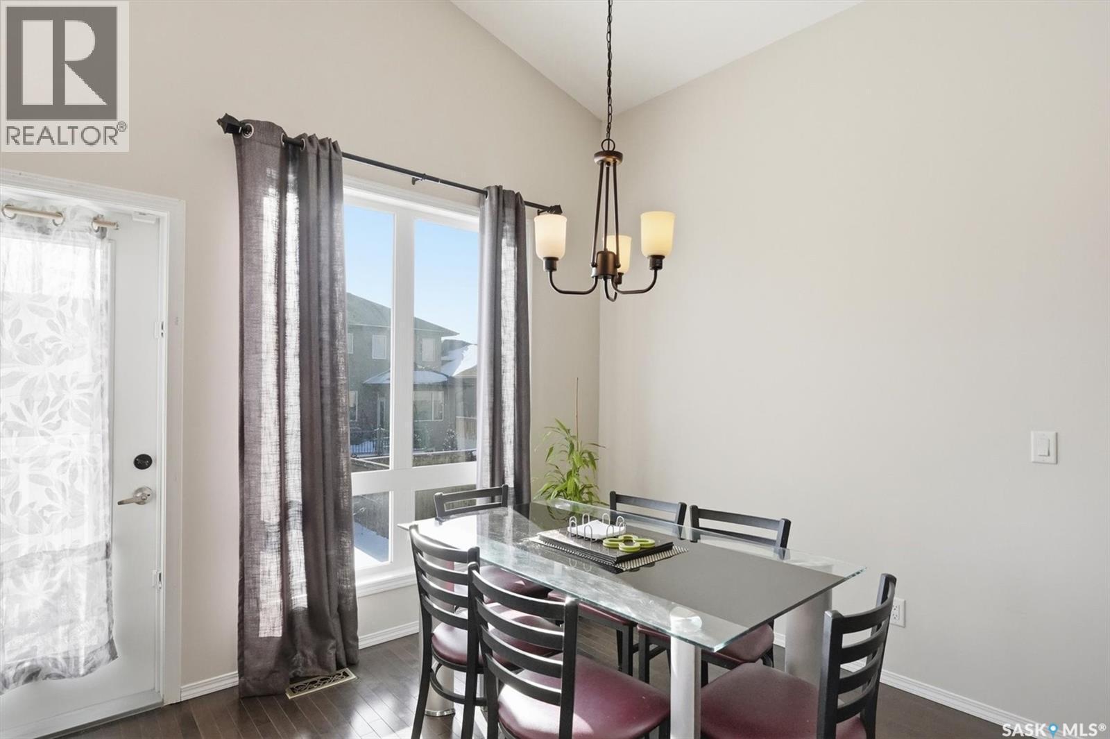 1018 Rempel Way, Saskatoon, SK - Indoor Photo Showing Dining Room