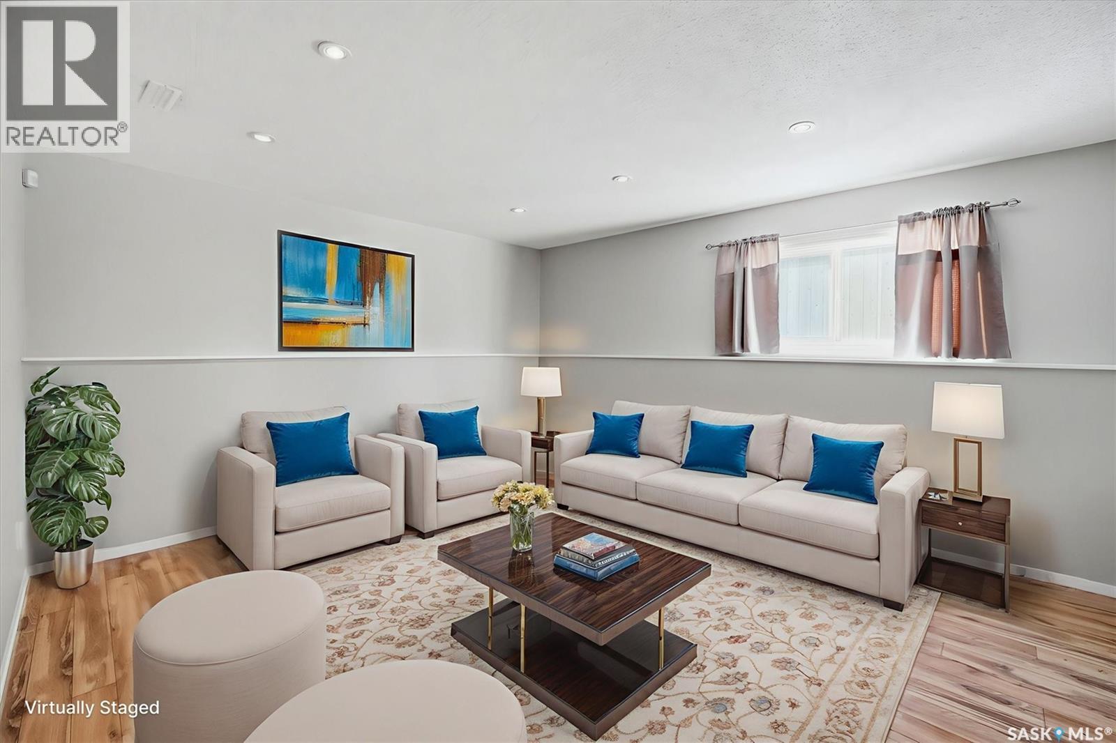 1018 Rempel Way, Saskatoon, SK - Indoor Photo Showing Living Room