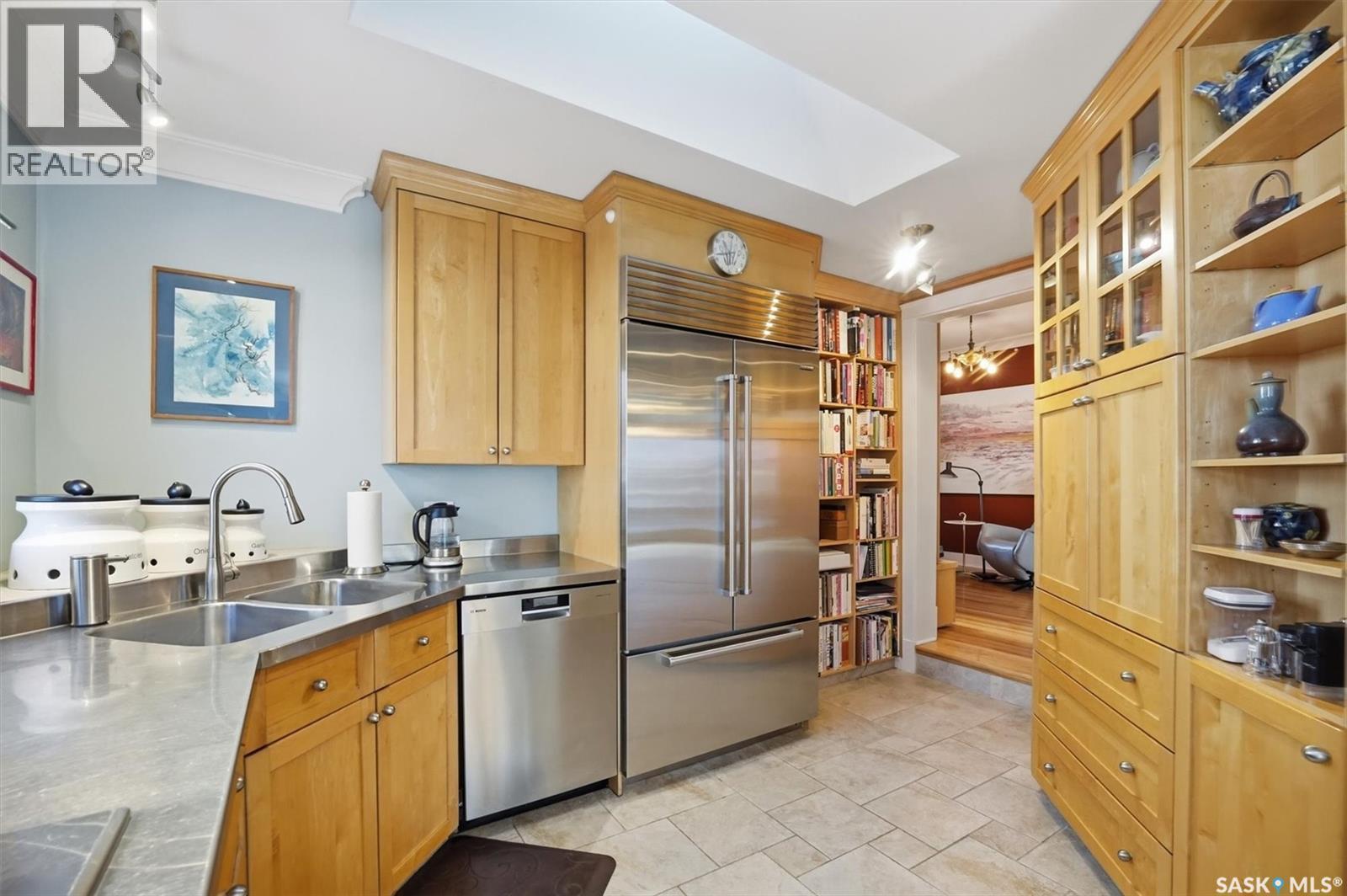 1210 Elliott Street, Saskatoon, SK - Indoor Photo Showing Kitchen With Double Sink