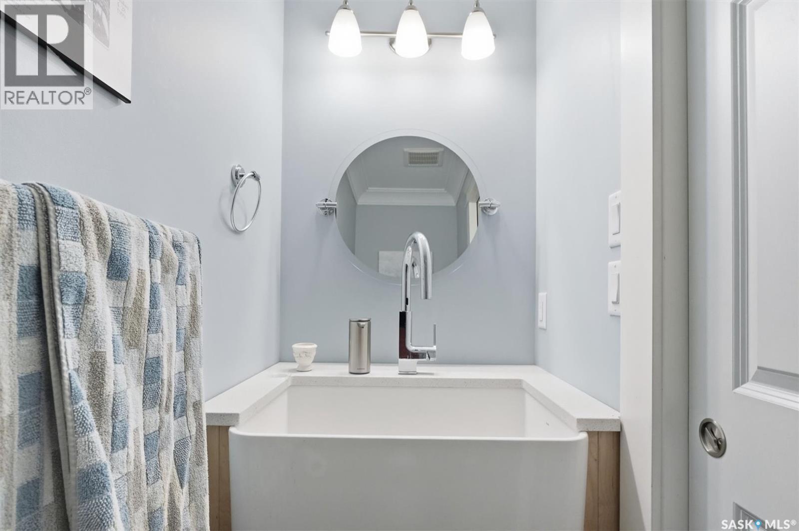 1210 Elliott Street, Saskatoon, SK - Indoor Photo Showing Bathroom