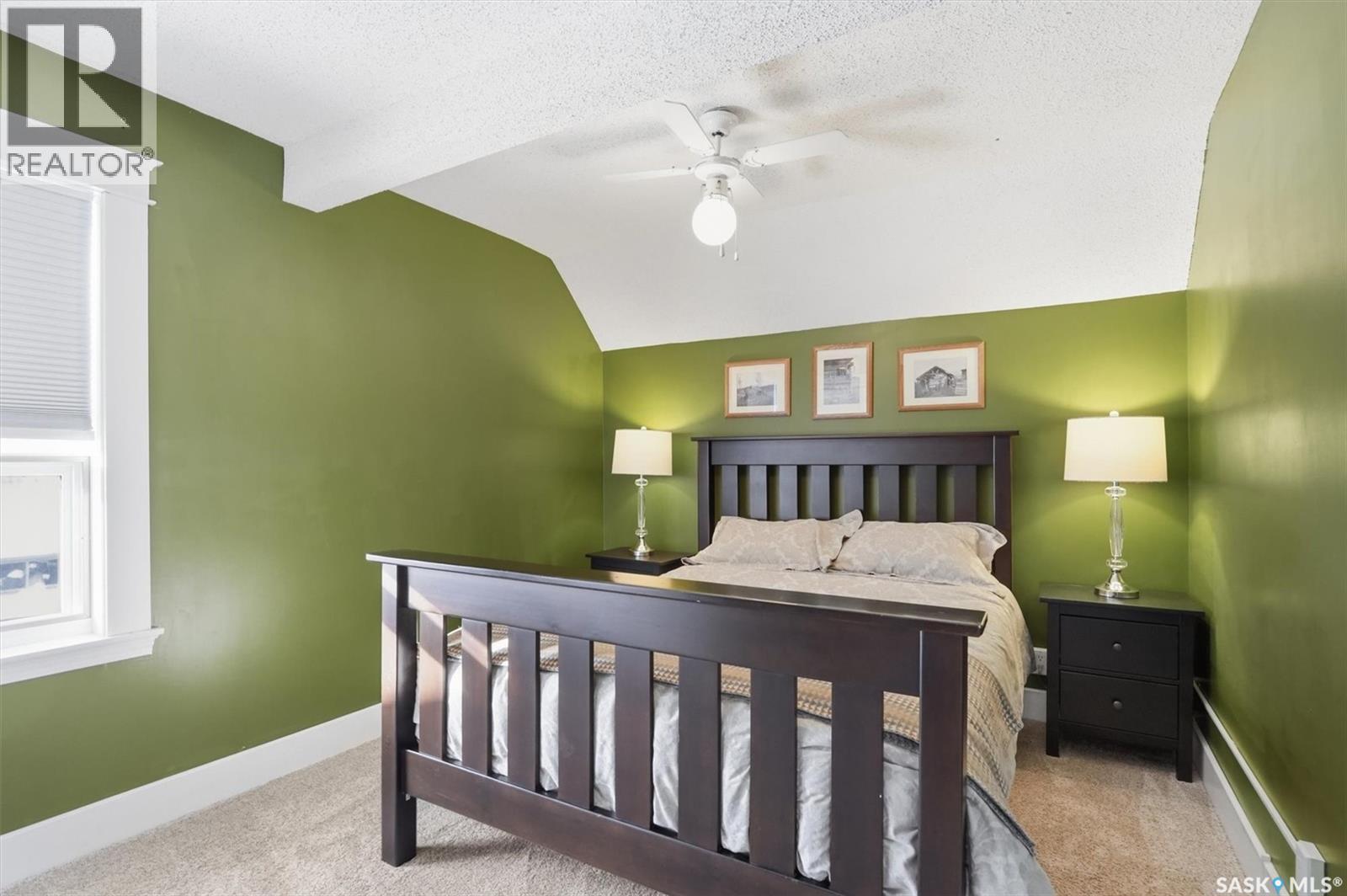 1210 Elliott Street, Saskatoon, SK - Indoor Photo Showing Bedroom