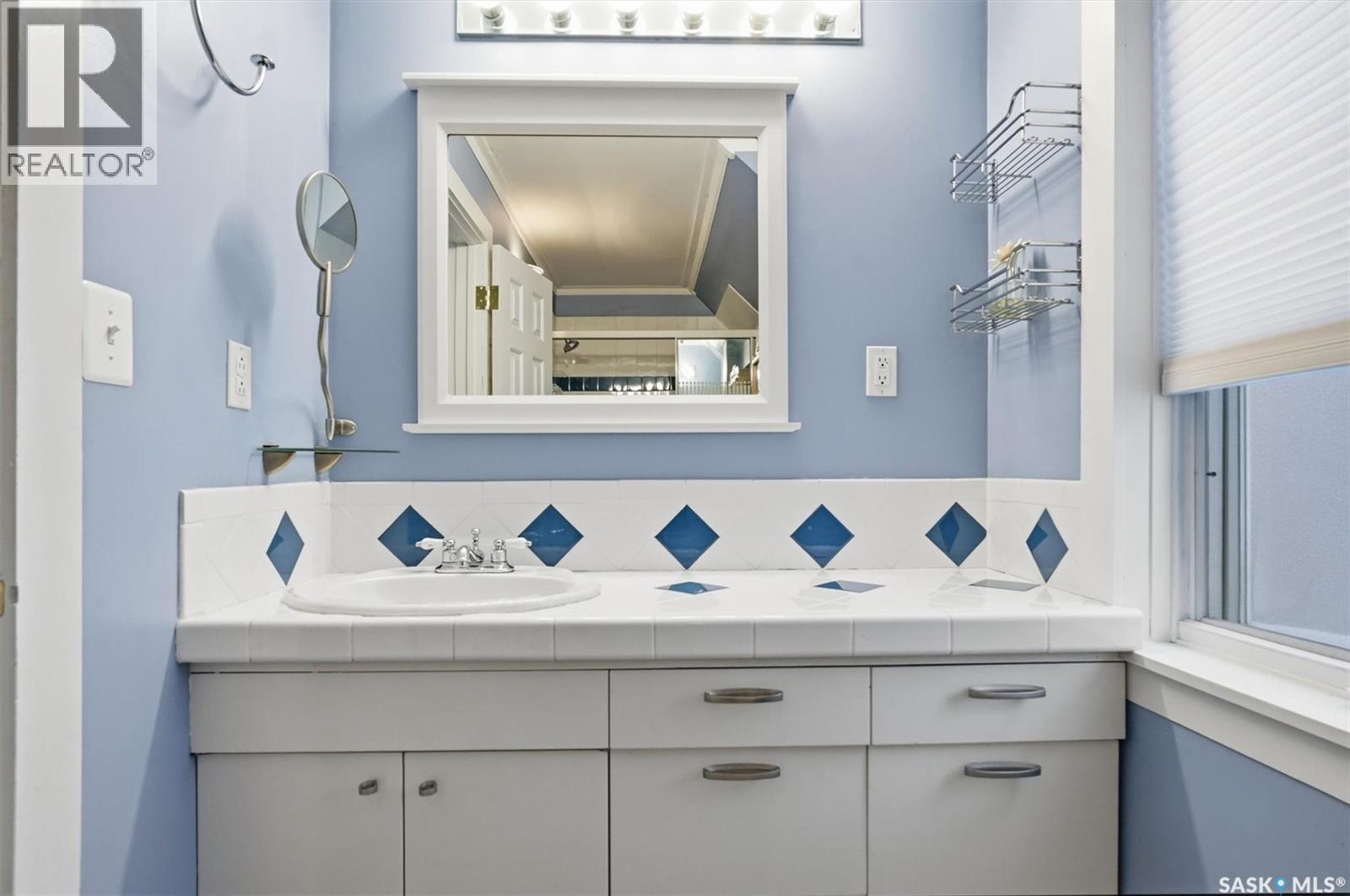1210 Elliott Street, Saskatoon, SK - Indoor Photo Showing Bathroom