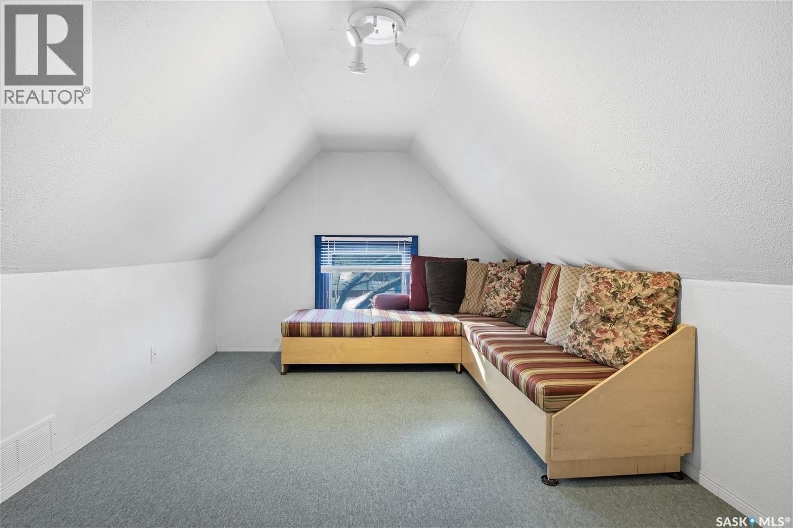 1210 Elliott Street, Saskatoon, SK - Indoor