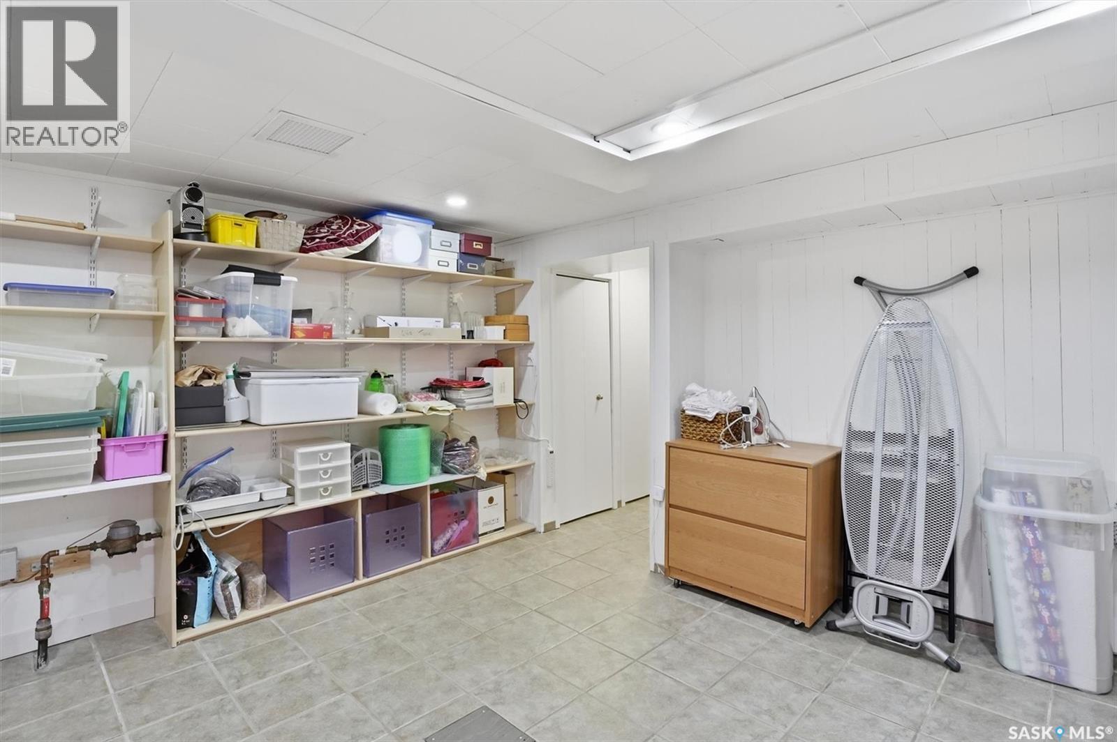 1210 Elliott Street, Saskatoon, SK - Indoor