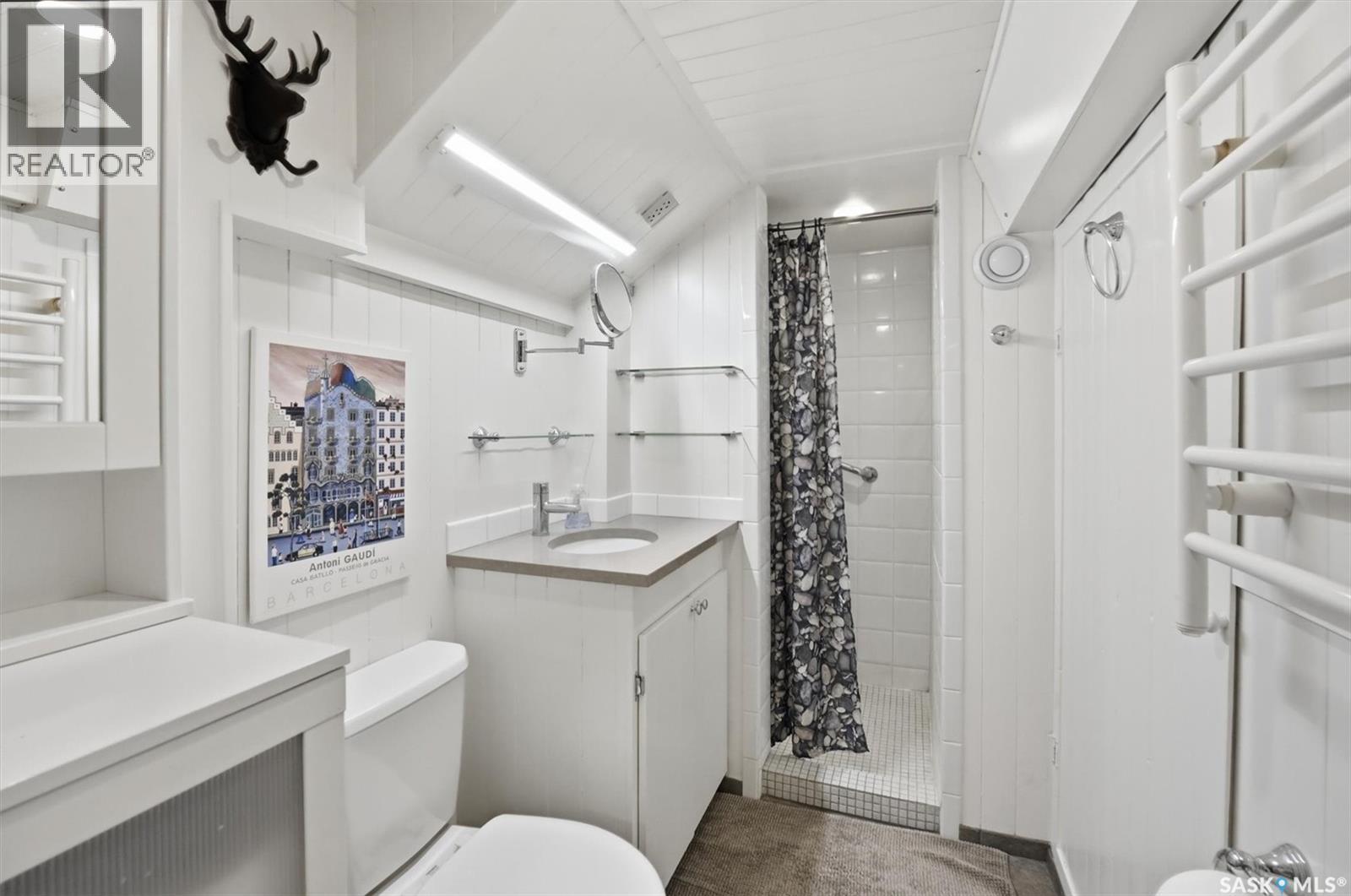 1210 Elliott Street, Saskatoon, SK - Indoor Photo Showing Bathroom