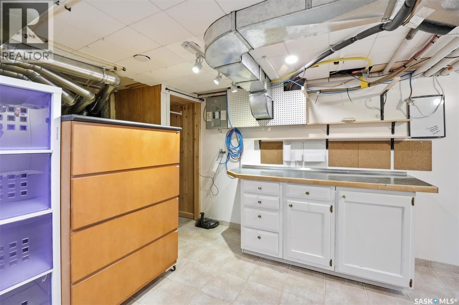 1210 Elliott Street, Saskatoon, SK - Indoor