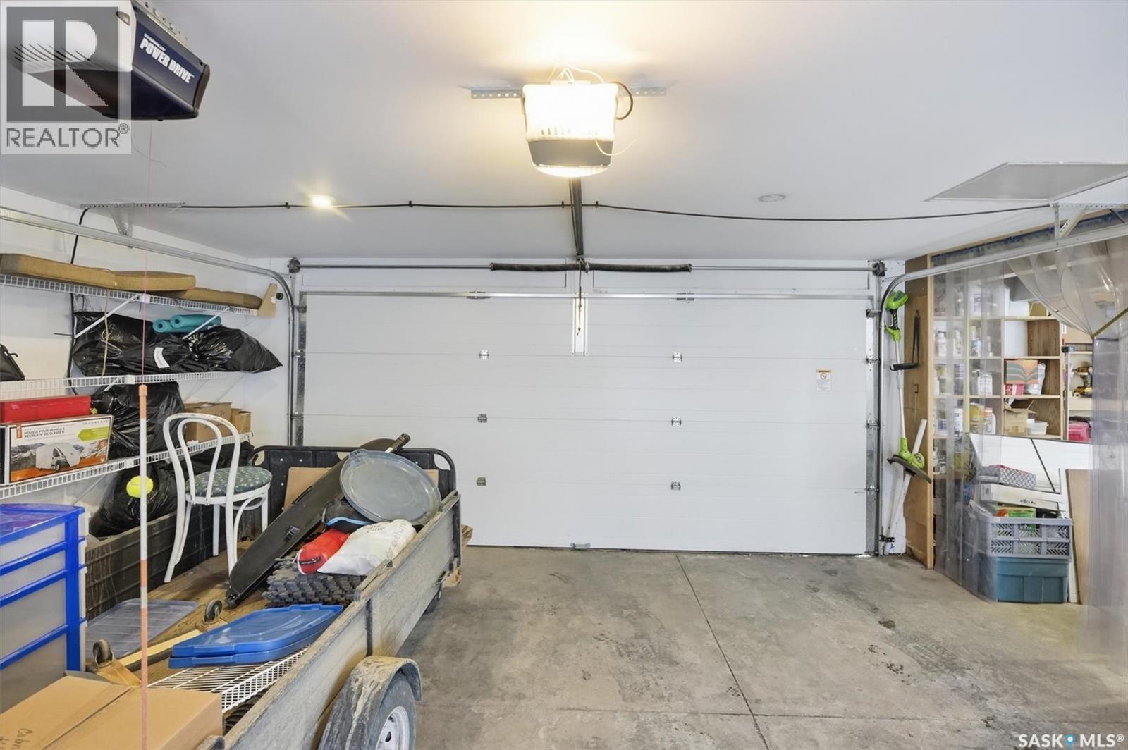 1210 Elliott Street, Saskatoon, SK - Indoor Photo Showing Garage