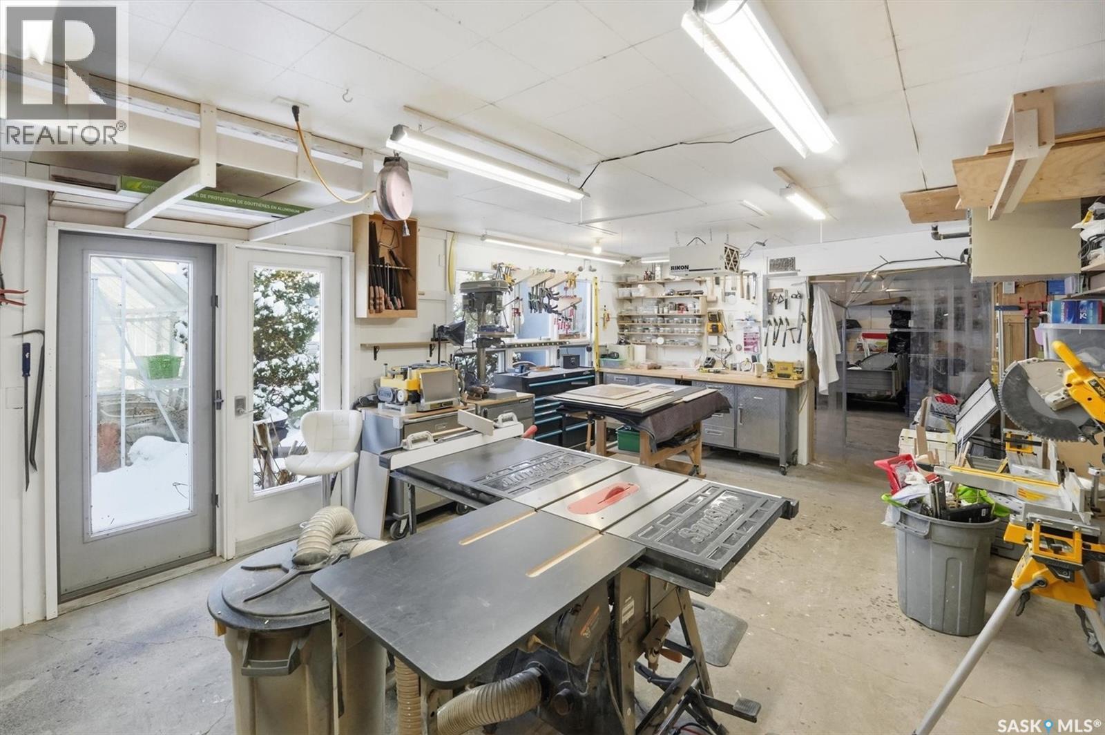 1210 Elliott Street, Saskatoon, SK - Indoor