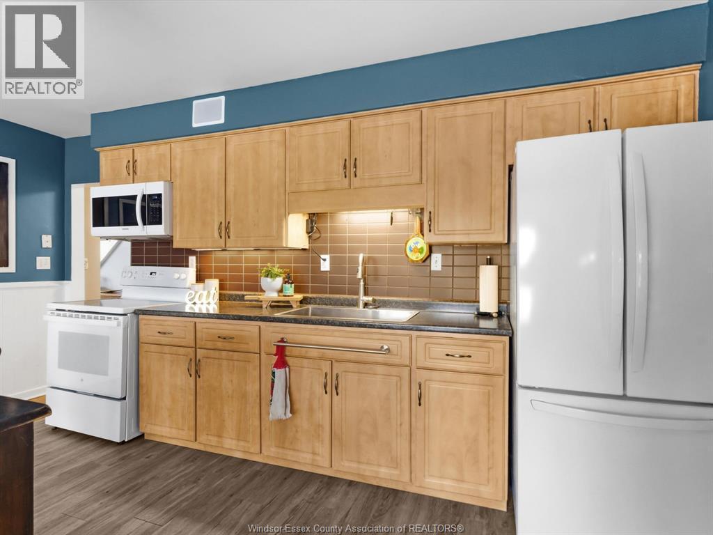 1875 Lansing, Windsor, ON - Indoor Photo Showing Kitchen