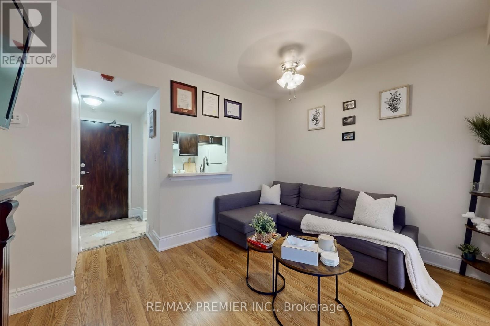 127 - 8351 Mclaughlin Road, Brampton, ON - Indoor Photo Showing Living Room