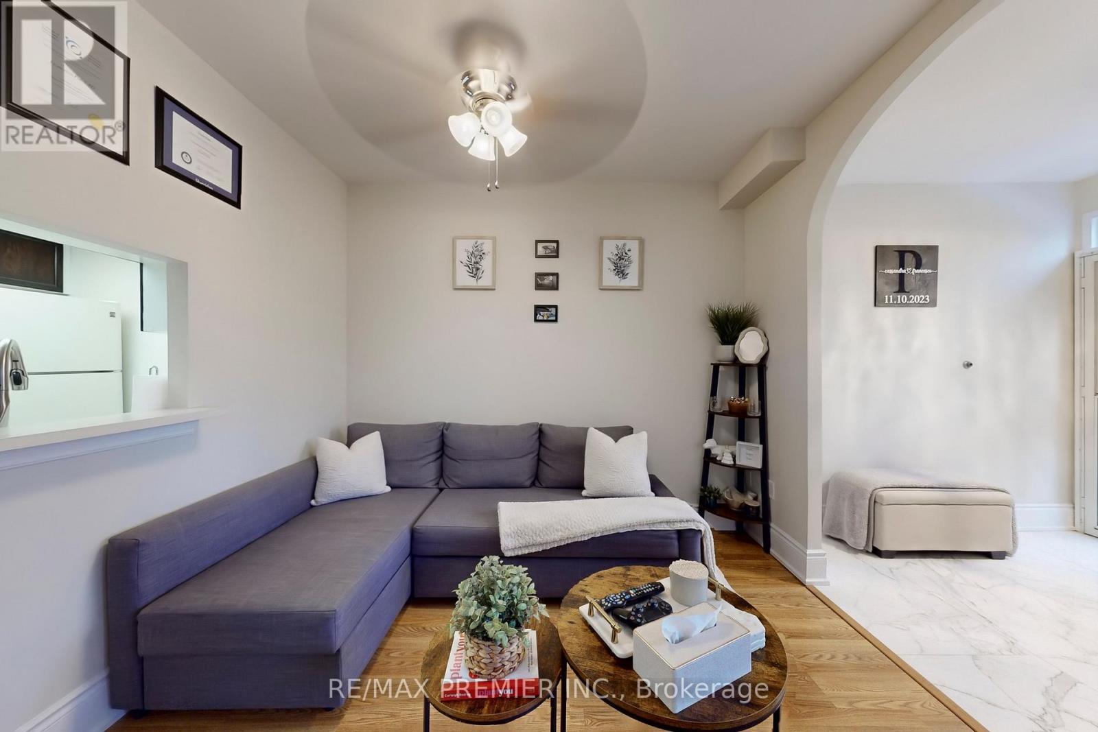 127 - 8351 Mclaughlin Road, Brampton, ON - Indoor Photo Showing Living Room
