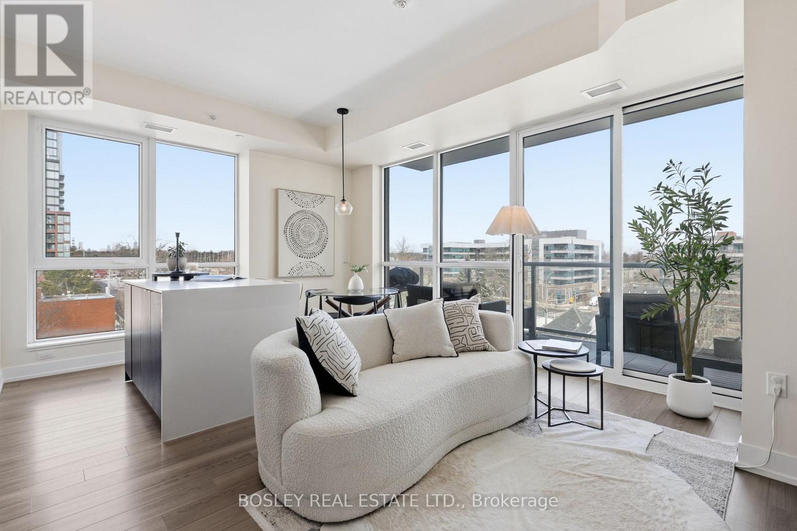 501 - 8 Ann Street, Mississauga, ON - Indoor Photo Showing Living Room