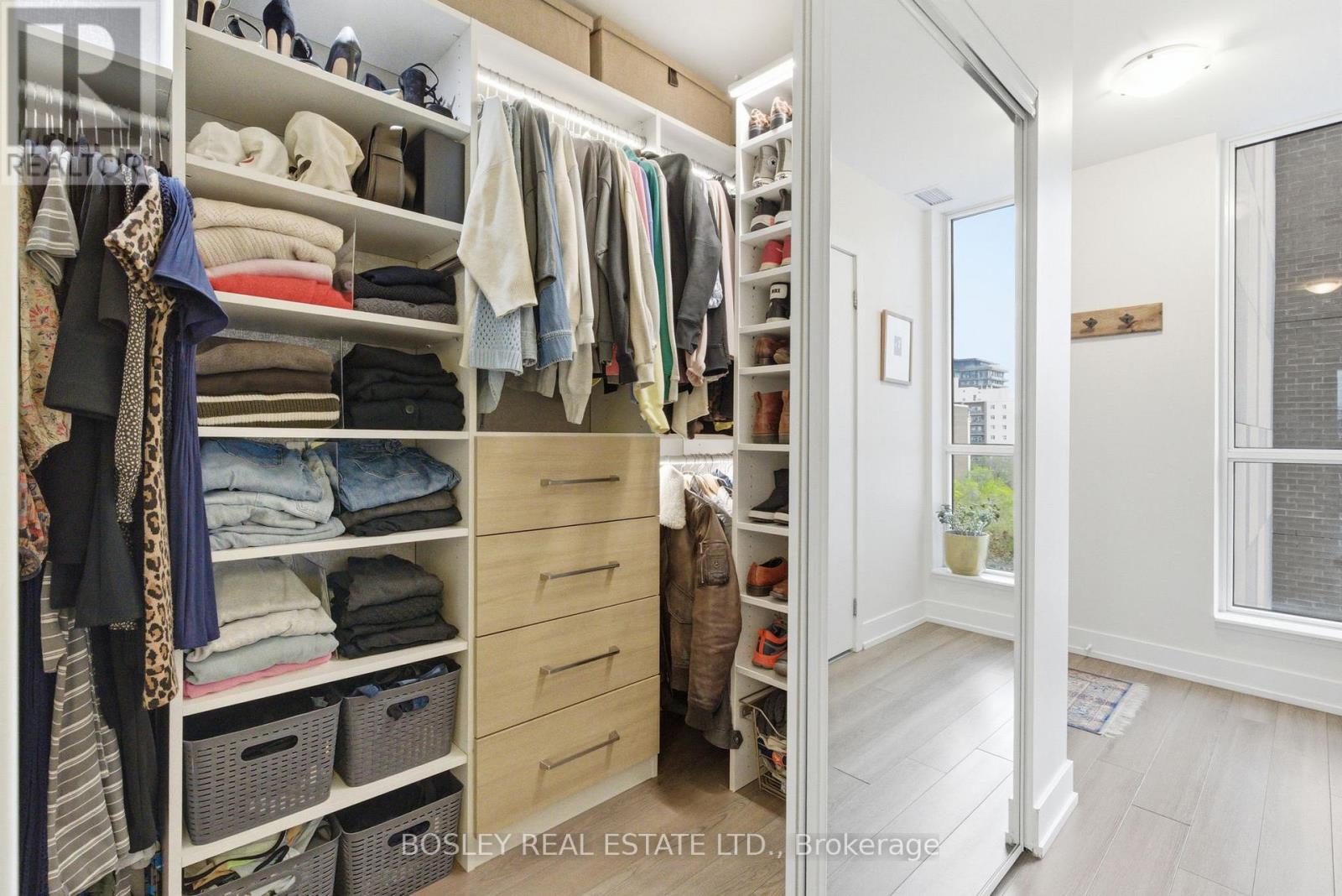 501 - 8 Ann Street, Mississauga, ON - Indoor With Storage