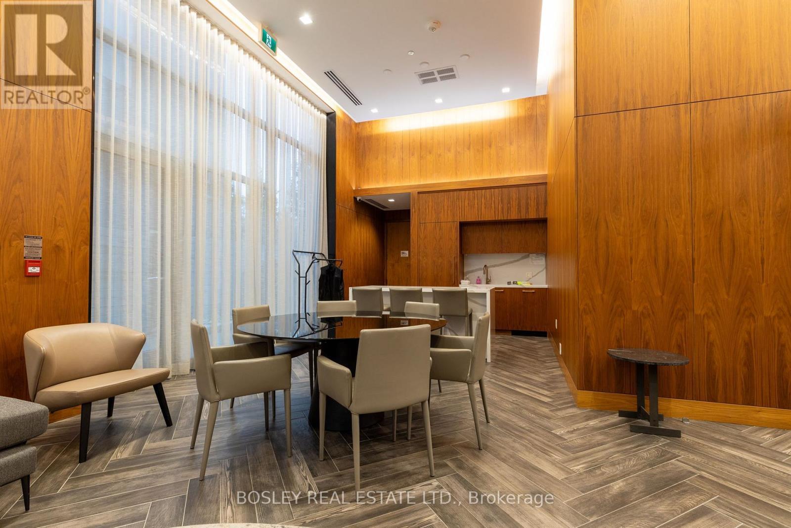 501 - 8 Ann Street, Mississauga, ON - Indoor