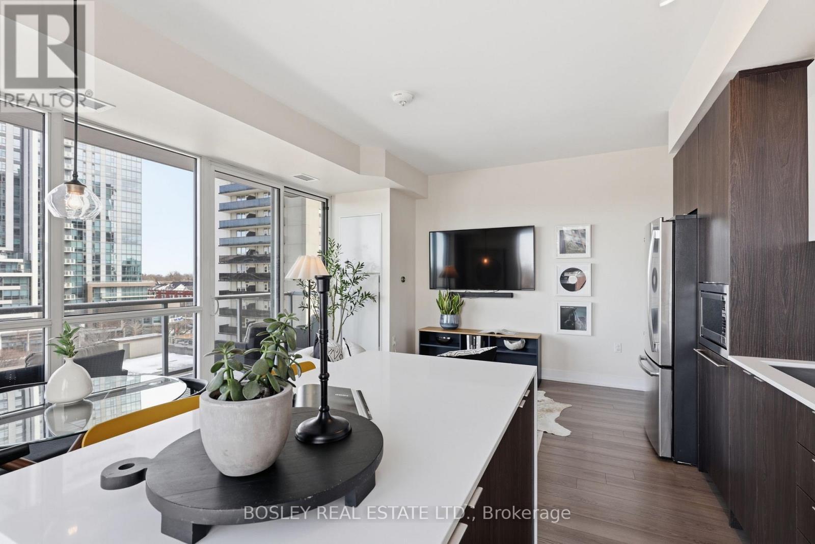 501 - 8 Ann Street, Mississauga, ON - Indoor